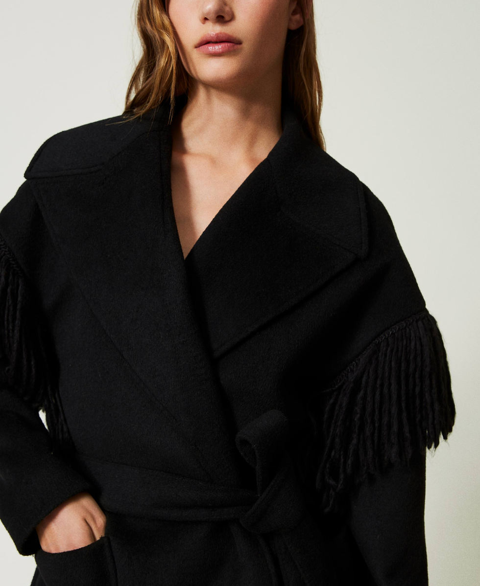 Wool cloth coat with fringes