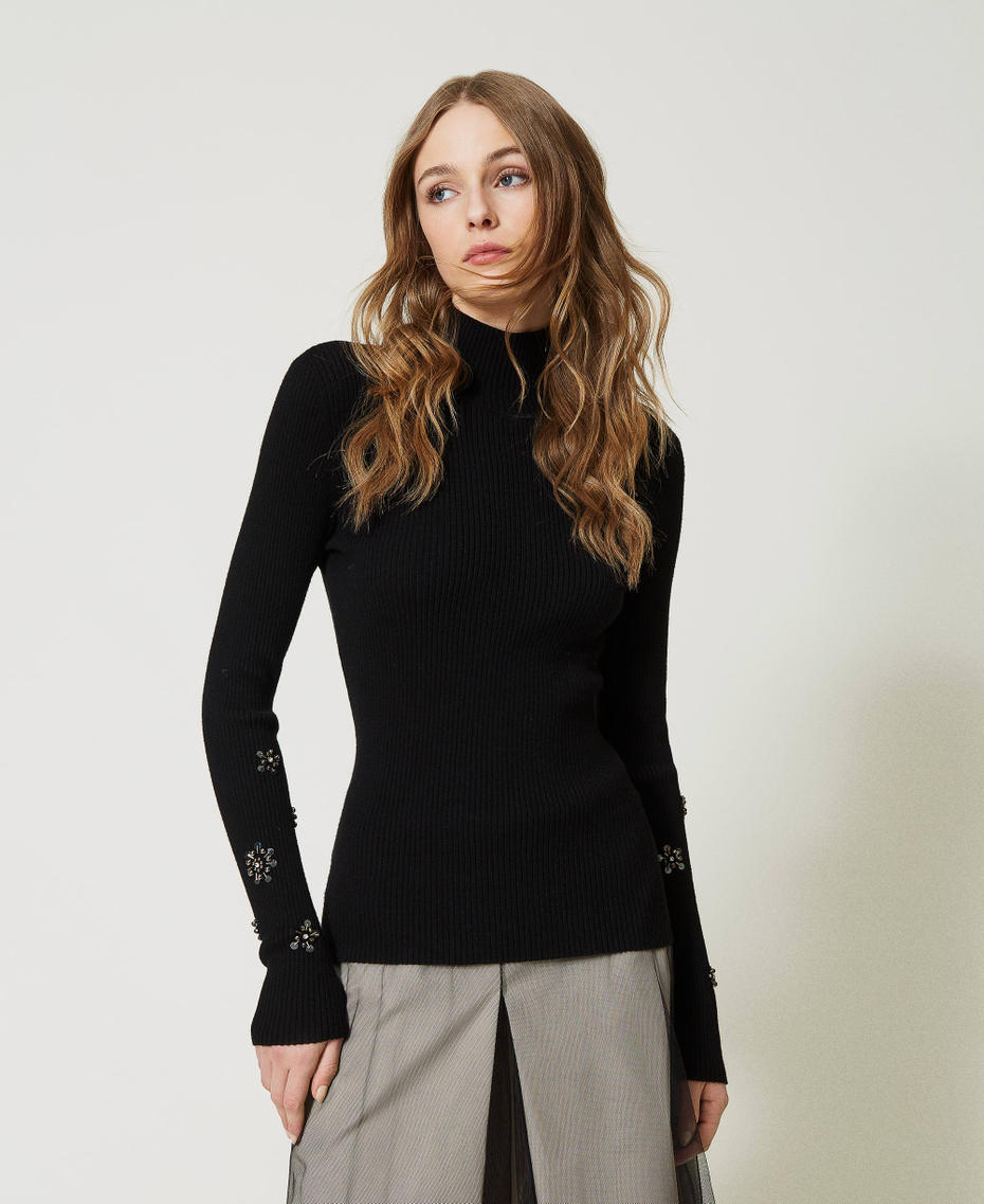 Turtleneck jumper with bezel embroidery
