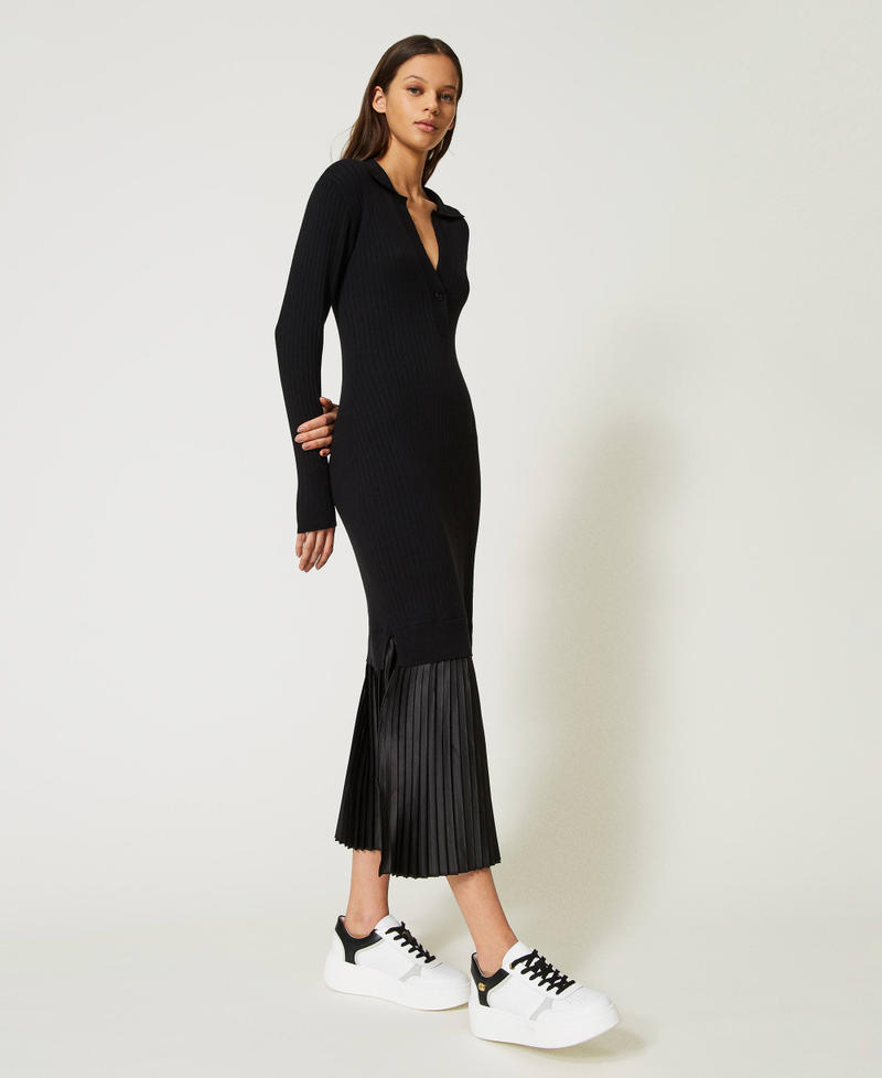 Long dress with pleated flounce