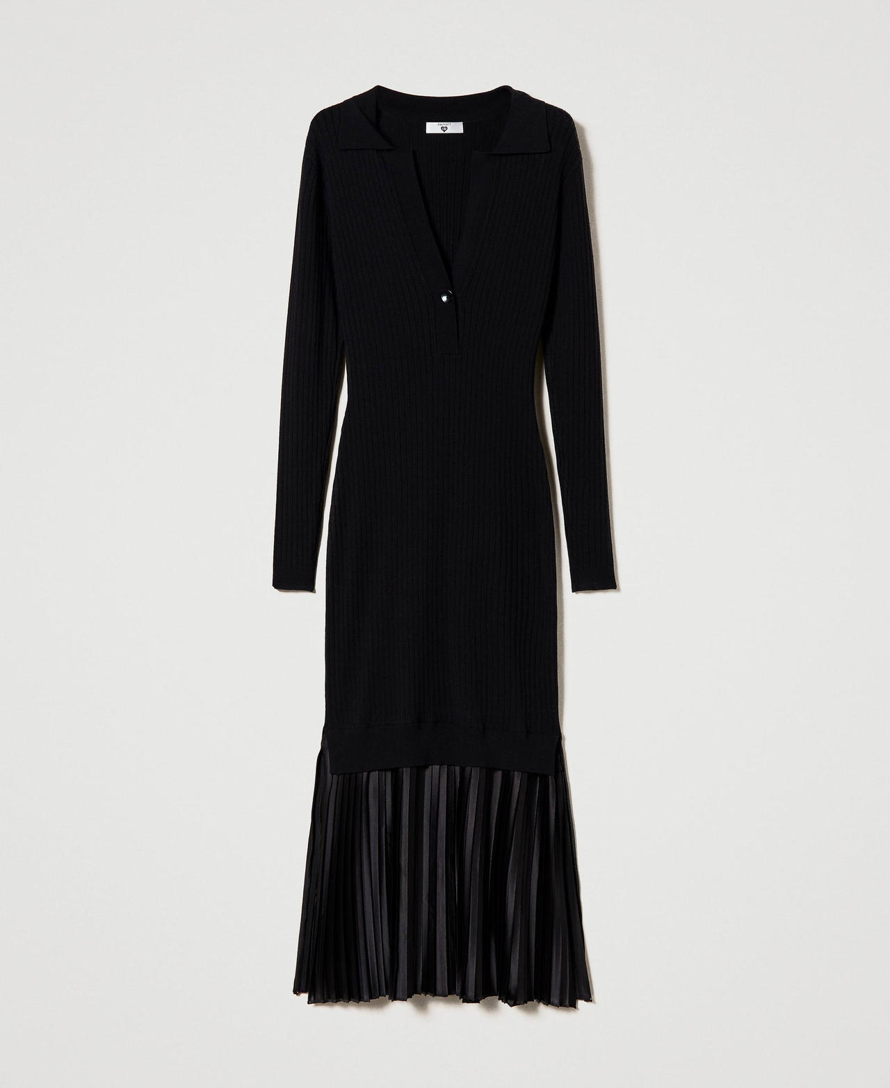 Long dress with pleated flounce