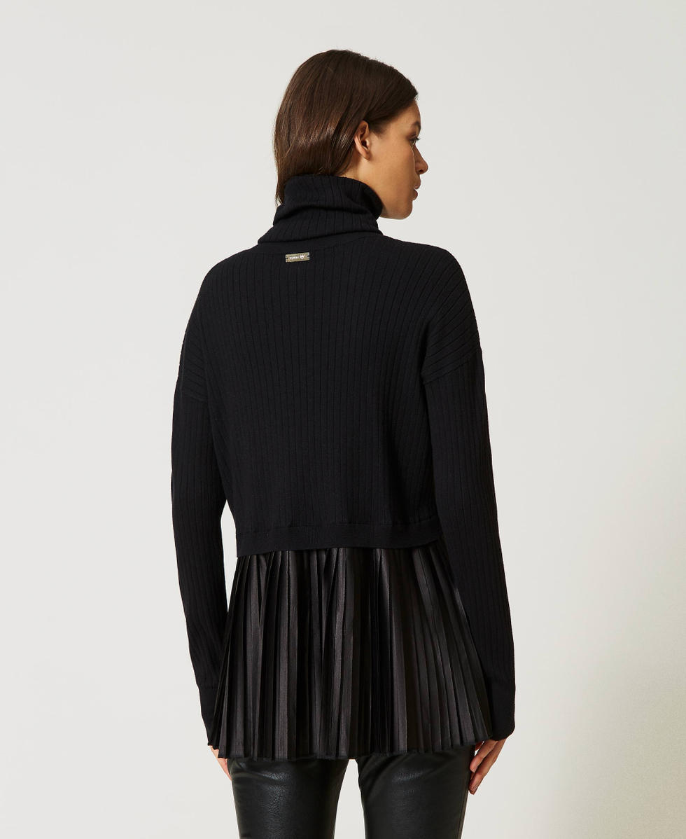 Pull col montant avec volant pliss&eacute;