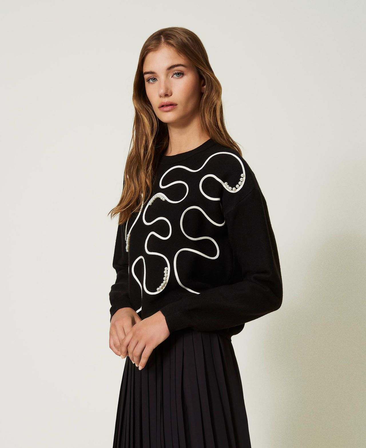 Boxy jumper with embroidery Two-tone Black / Vanilla Woman 232LI3ZDD-02