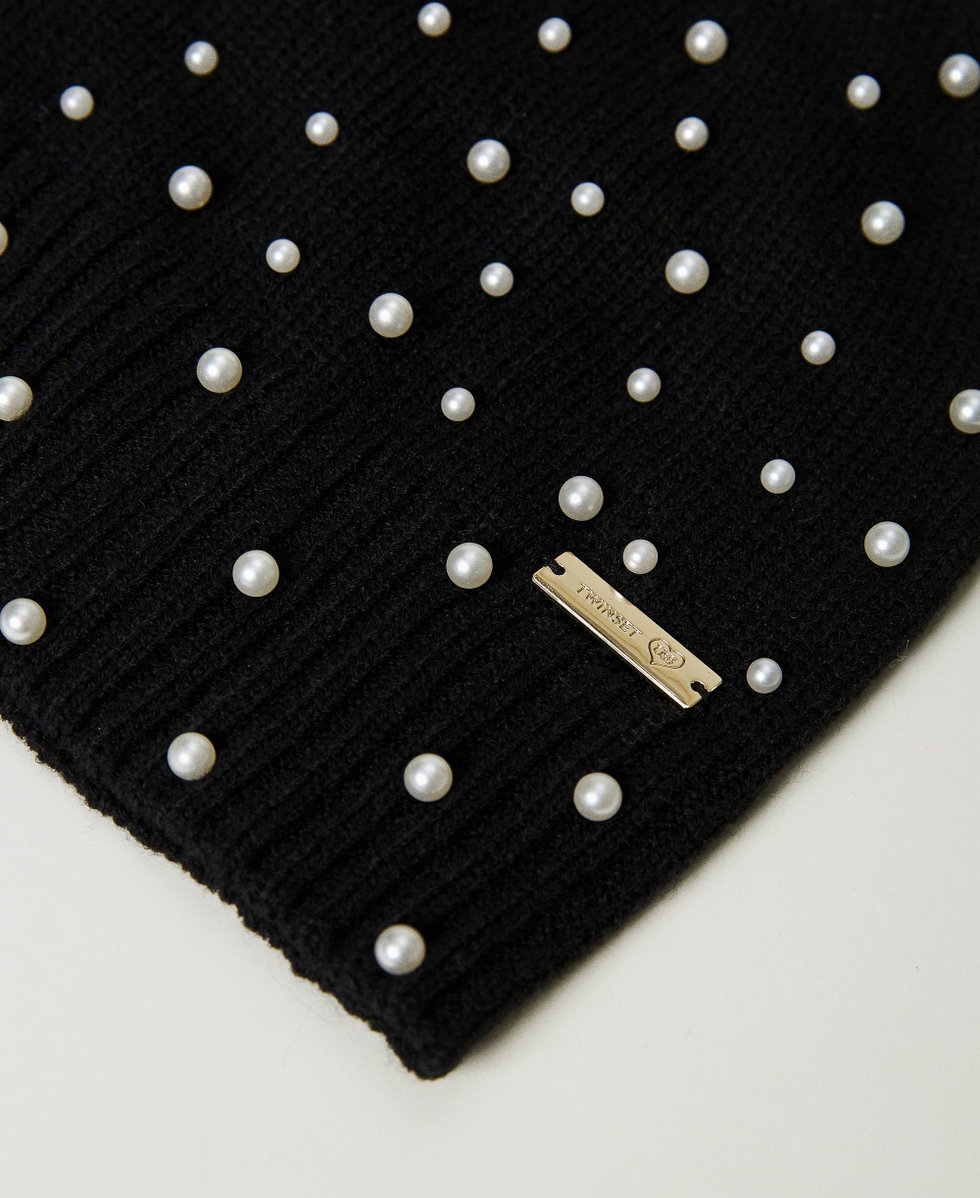 Knit beanie with pearls