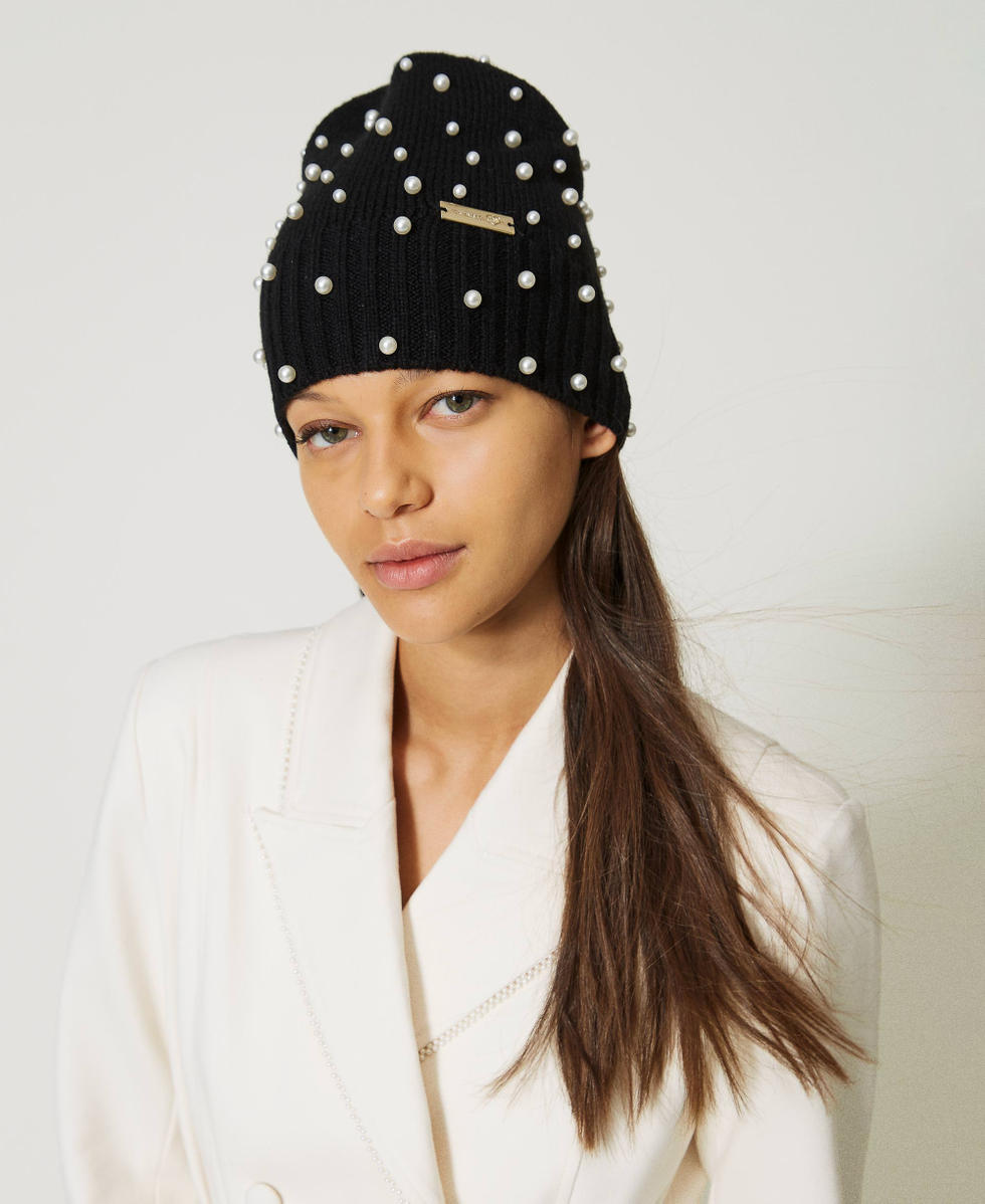 Knit beanie with pearls