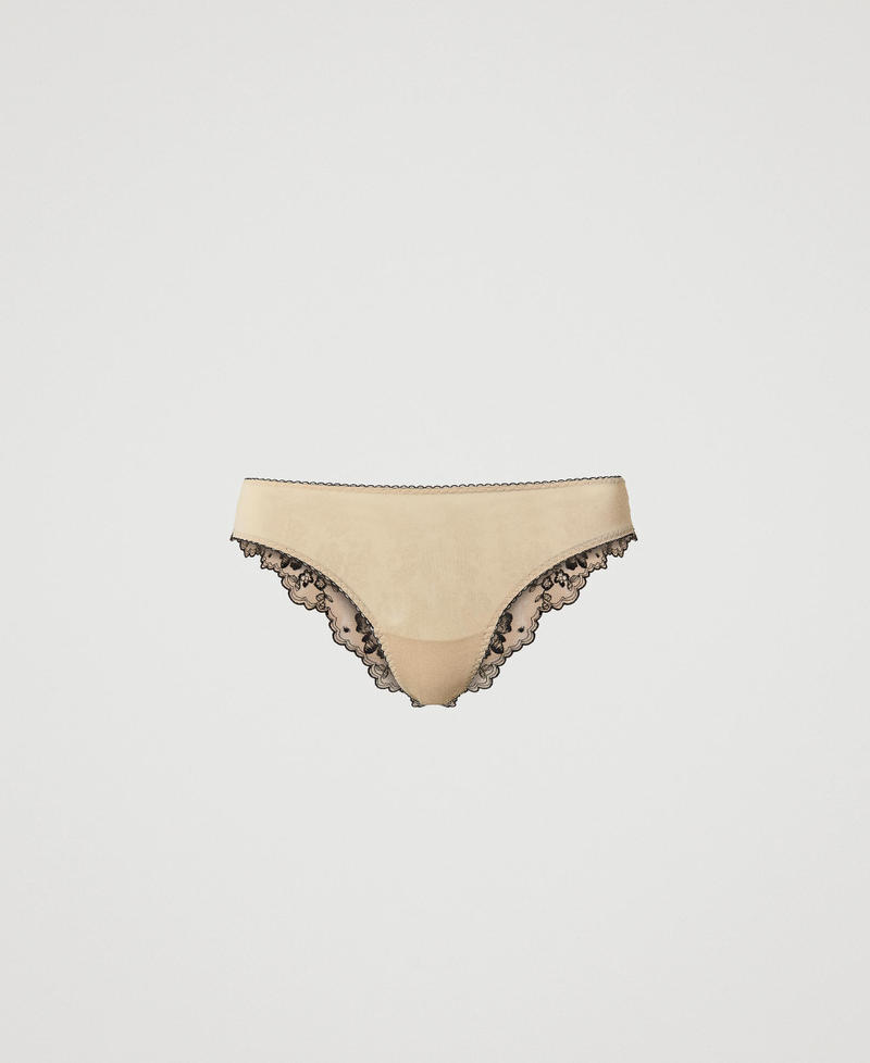 Slip br&eacute;silien en tulle brod&eacute;