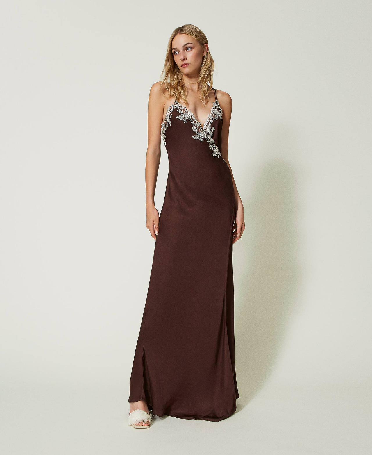 Nuisette longue en satin avec dentelle Femme Marron TWINSET Milano