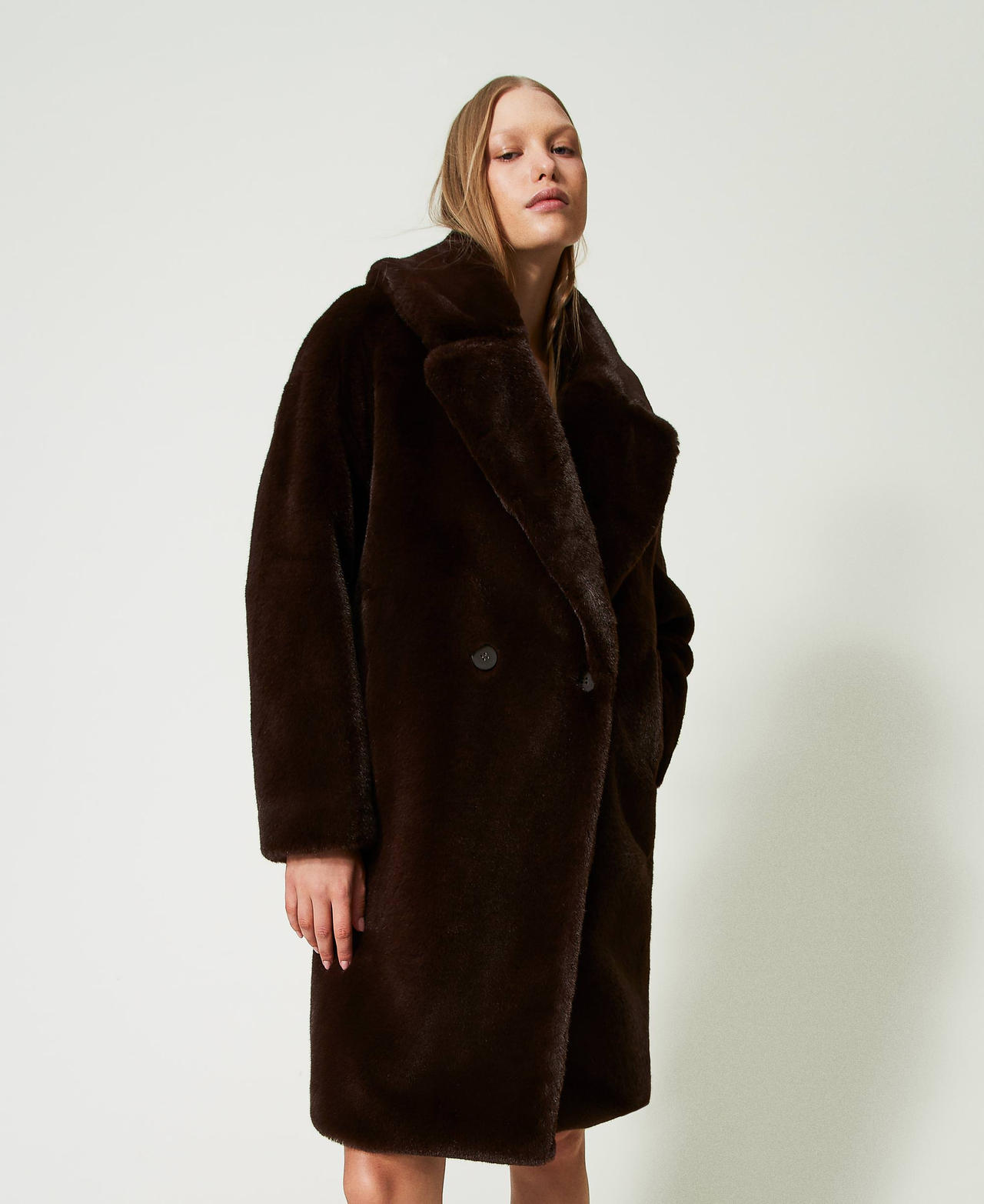 Manteau croisé en fausse fourrure