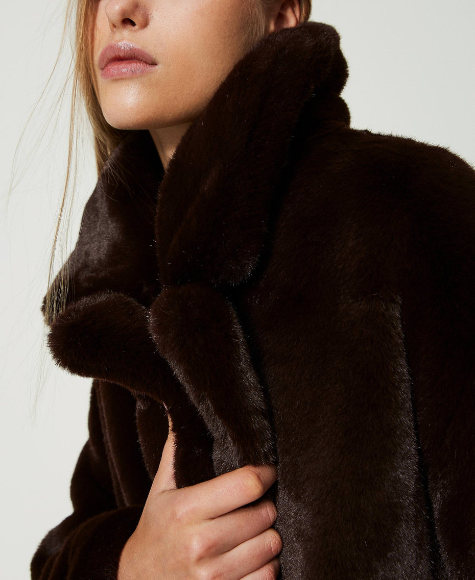Manteau croisé en fausse fourrure