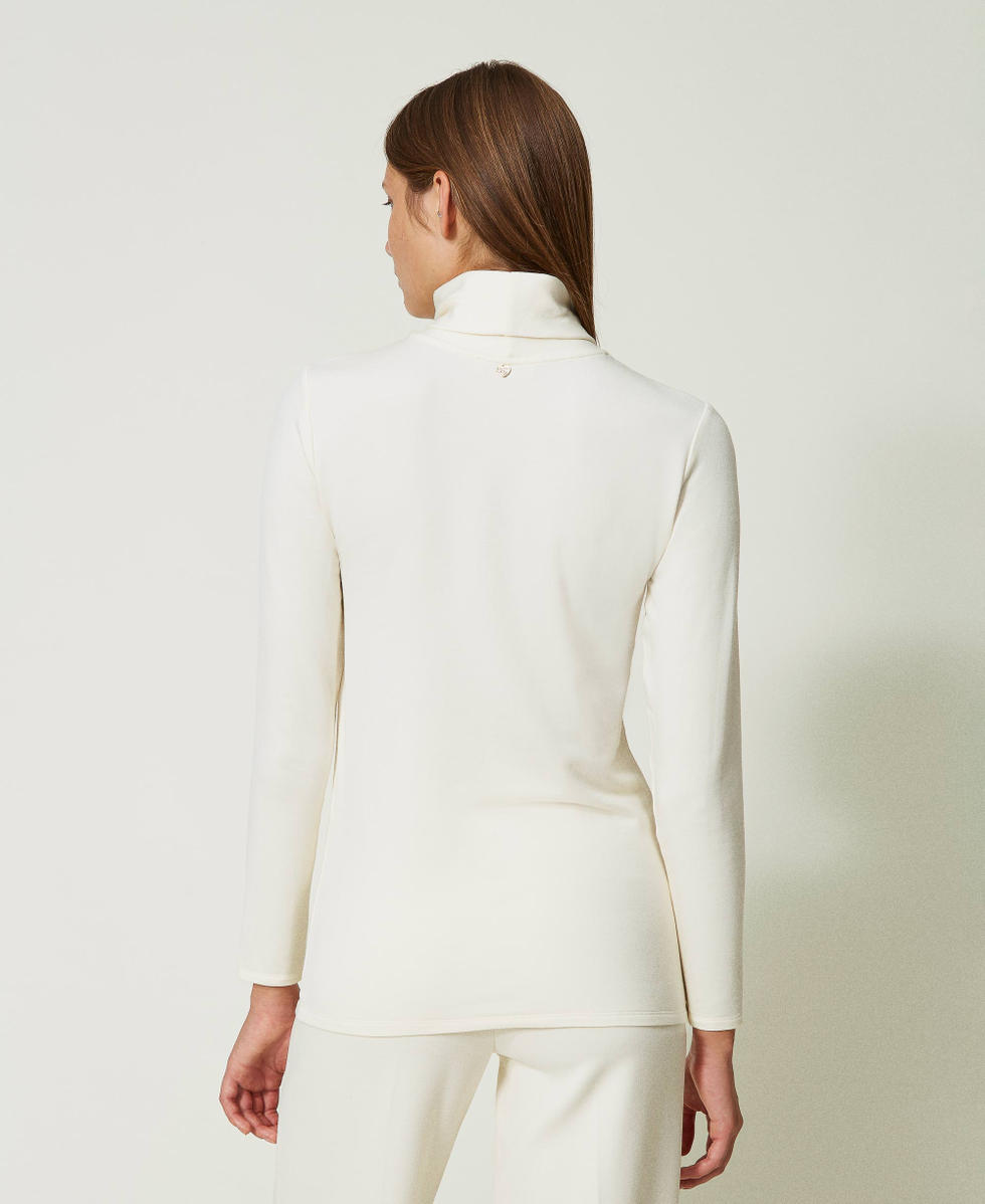 Camiseta blanca cuello alto new arrivals mujer