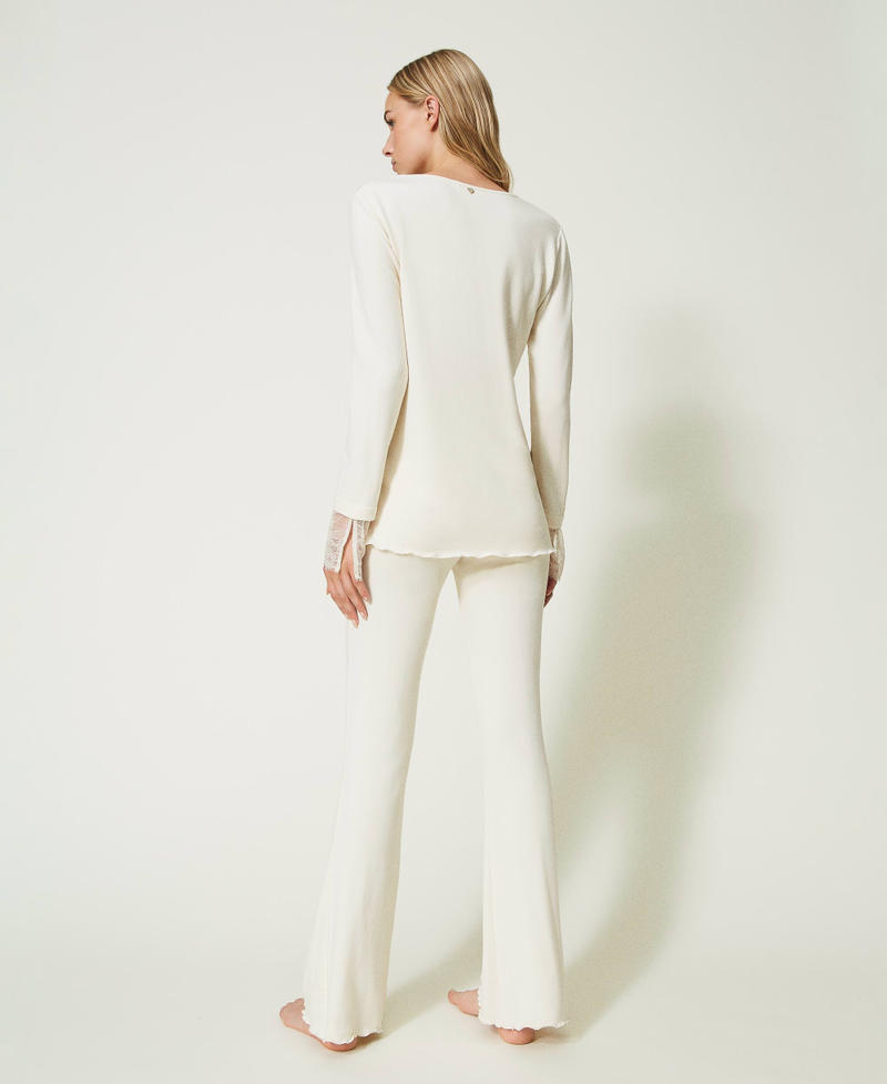 Long pyjamas with lace