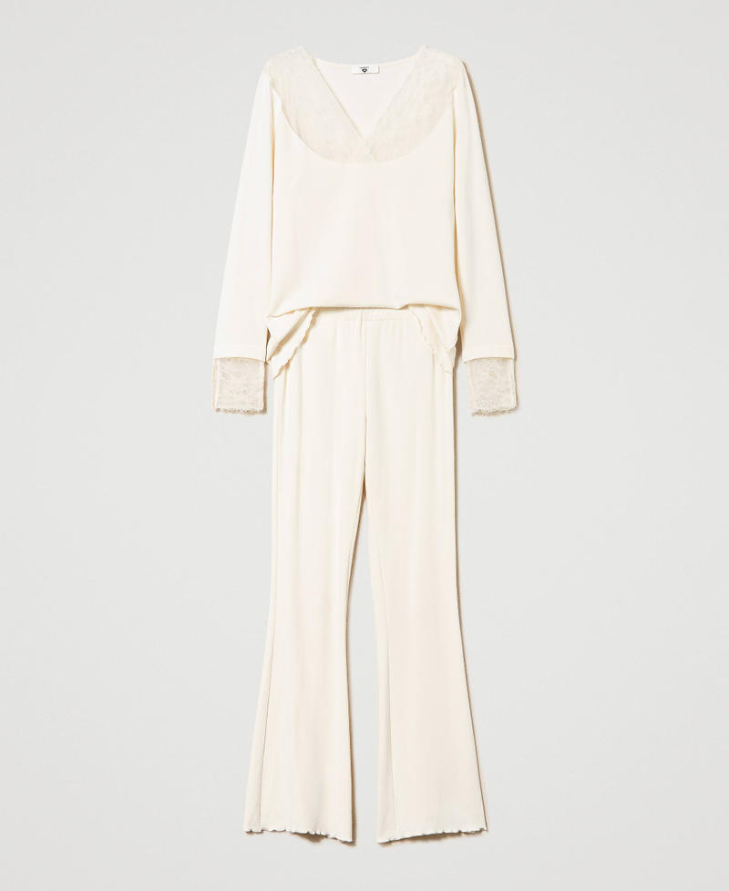 Long pyjamas with lace