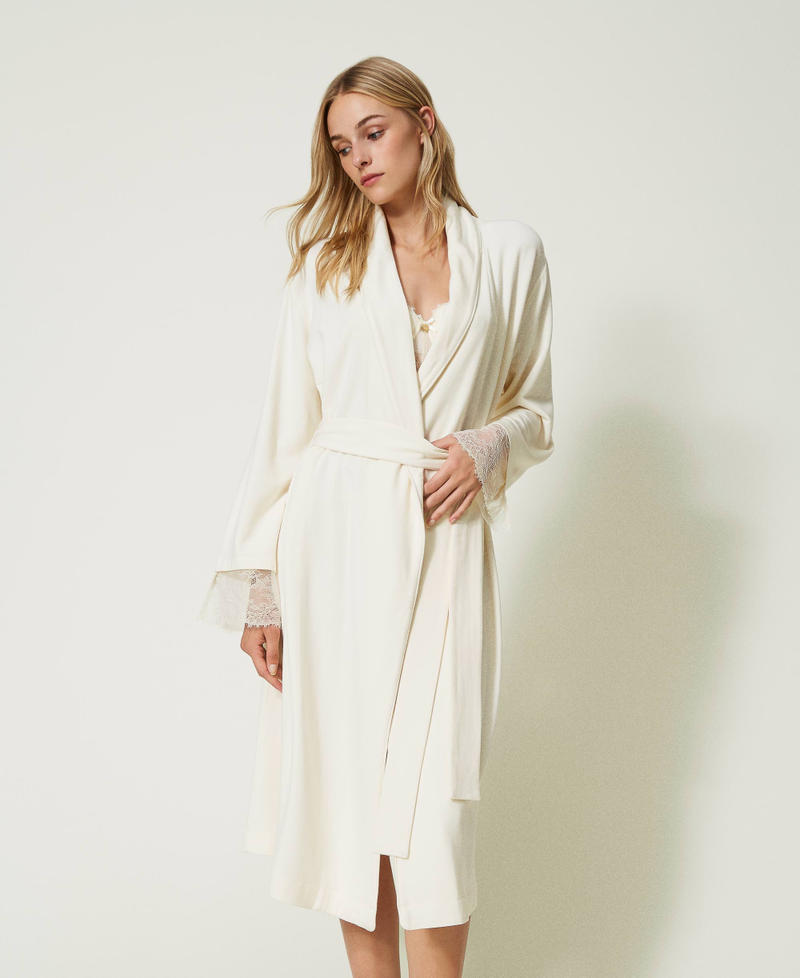 Robe de chambre longue avec dentelle