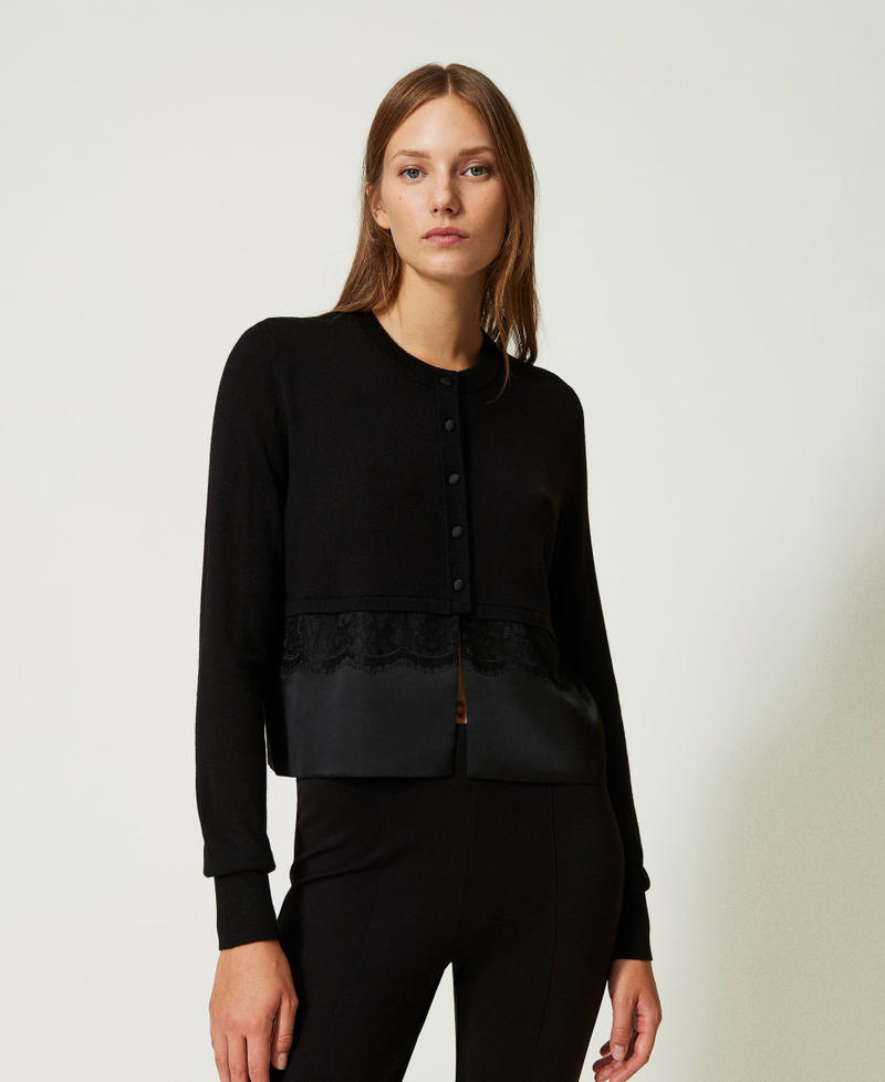 Cardigan con balza in raso e pizzo