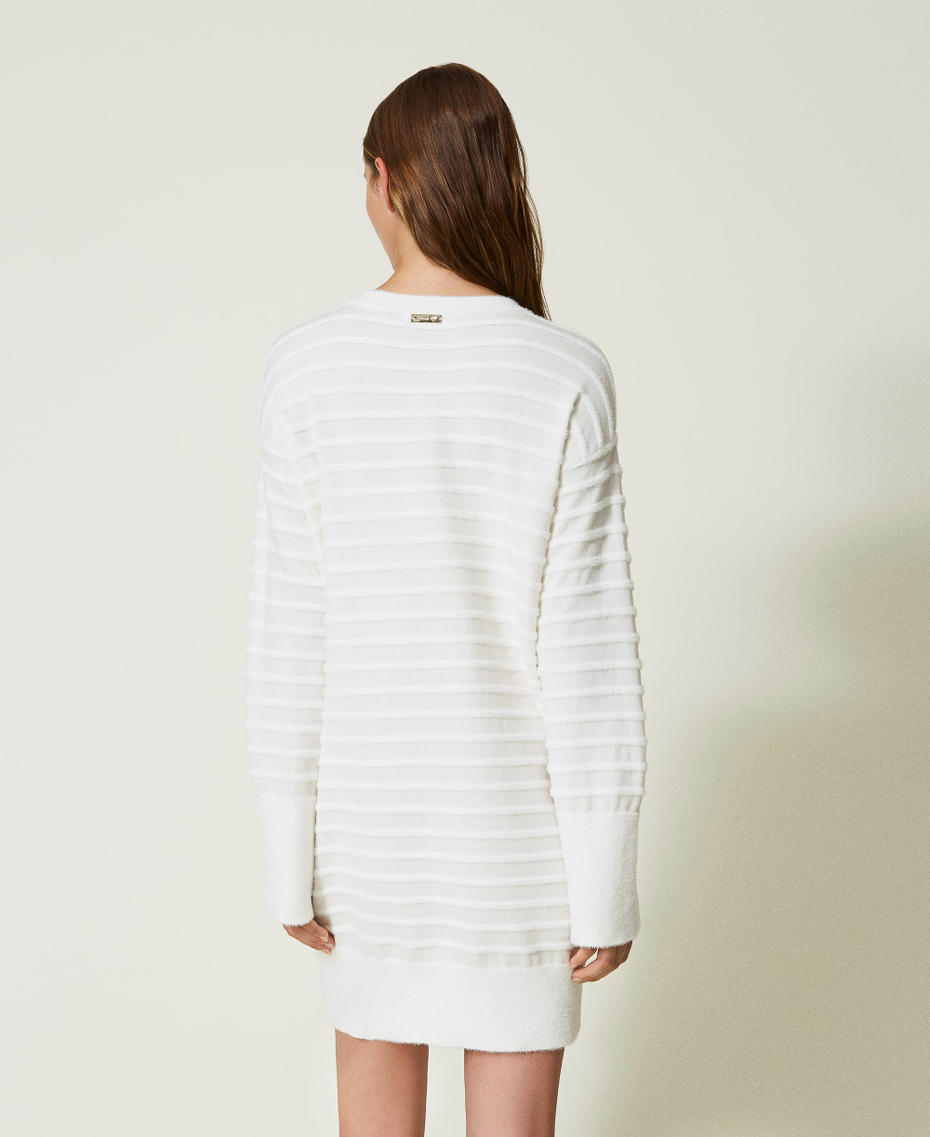Robe courte en maille rayée
