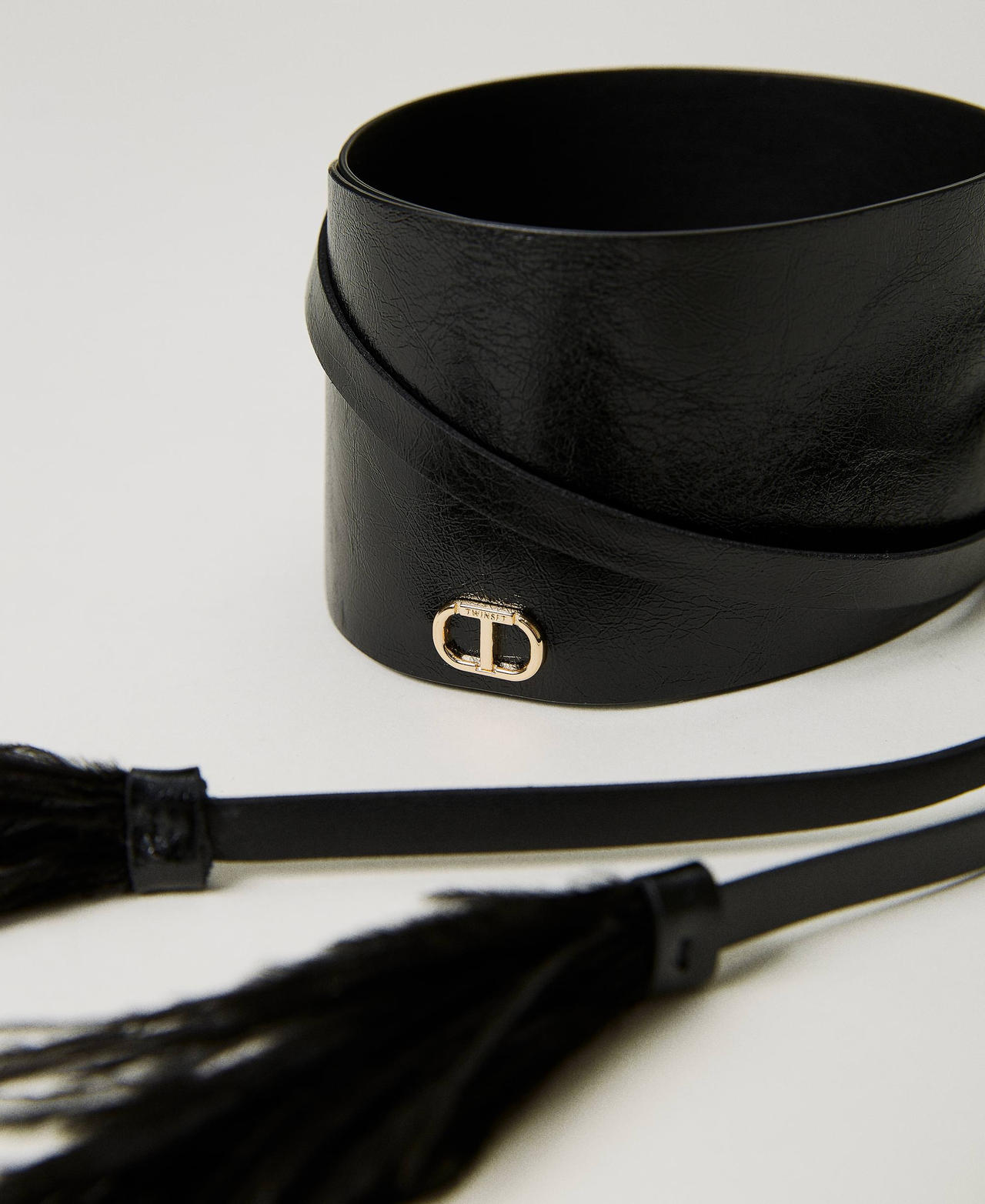 Sash belt with feathers