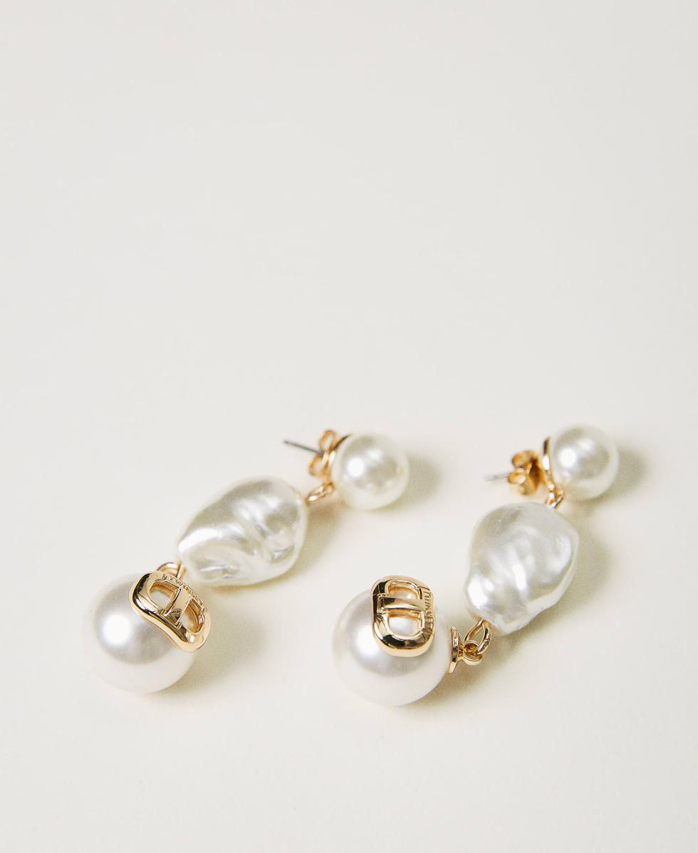 Pendant earrings with pearls and Oval T