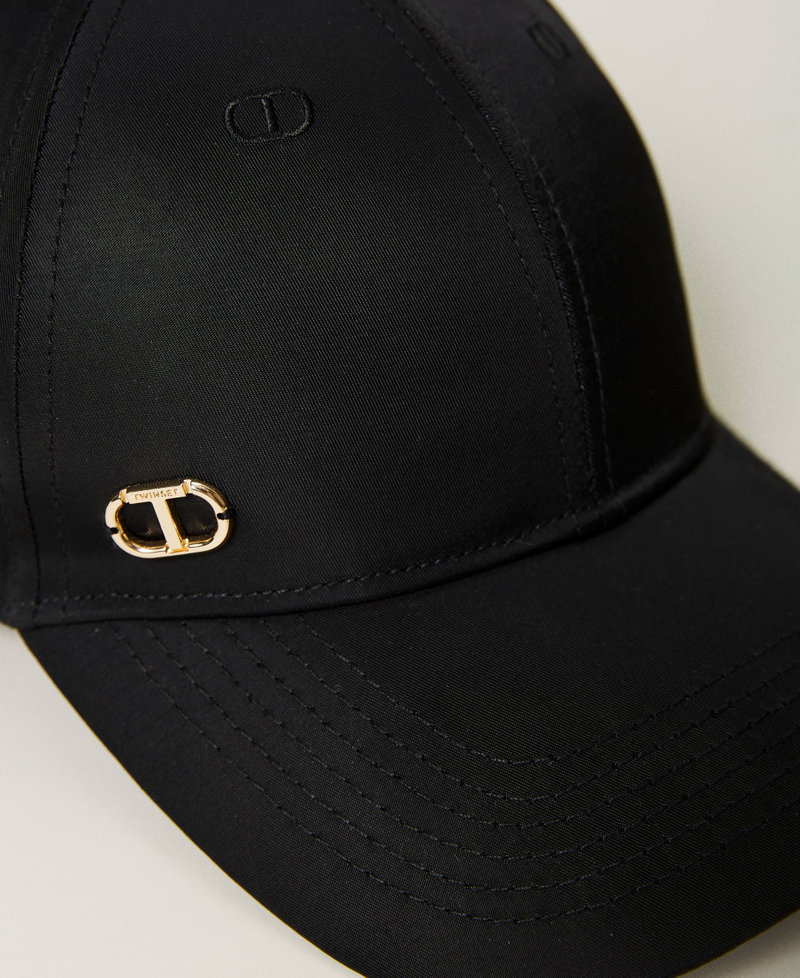 Baseball cap with Oval T embroidery