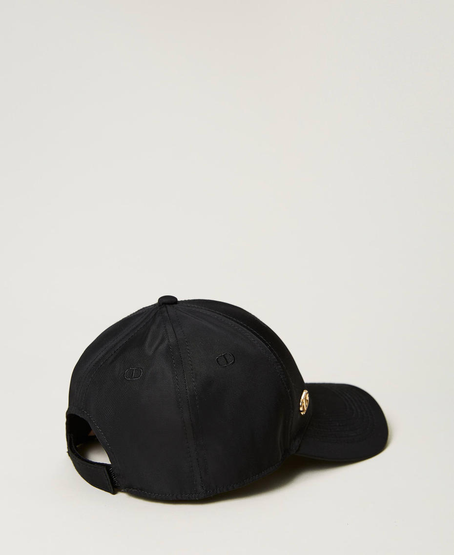 Baseball cap with Oval T embroidery
