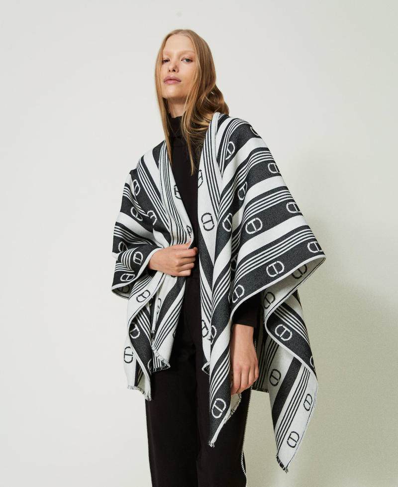 Poncho en laine mélangée jacquard avec rayures