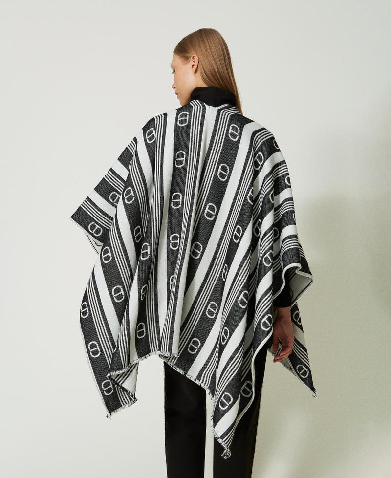 Poncho en laine mélangée jacquard avec rayures