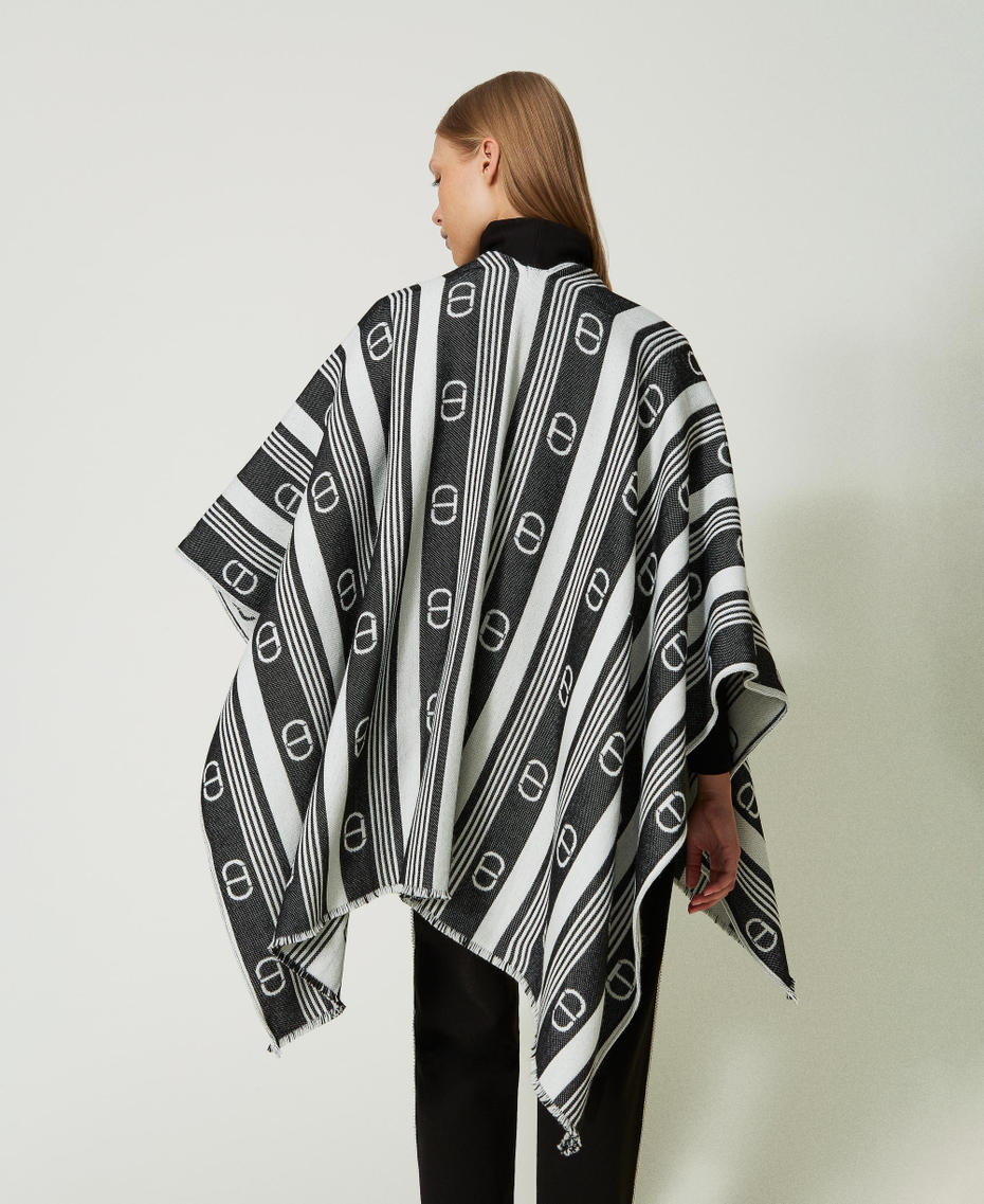 Poncho en laine mélangée jacquard avec rayures