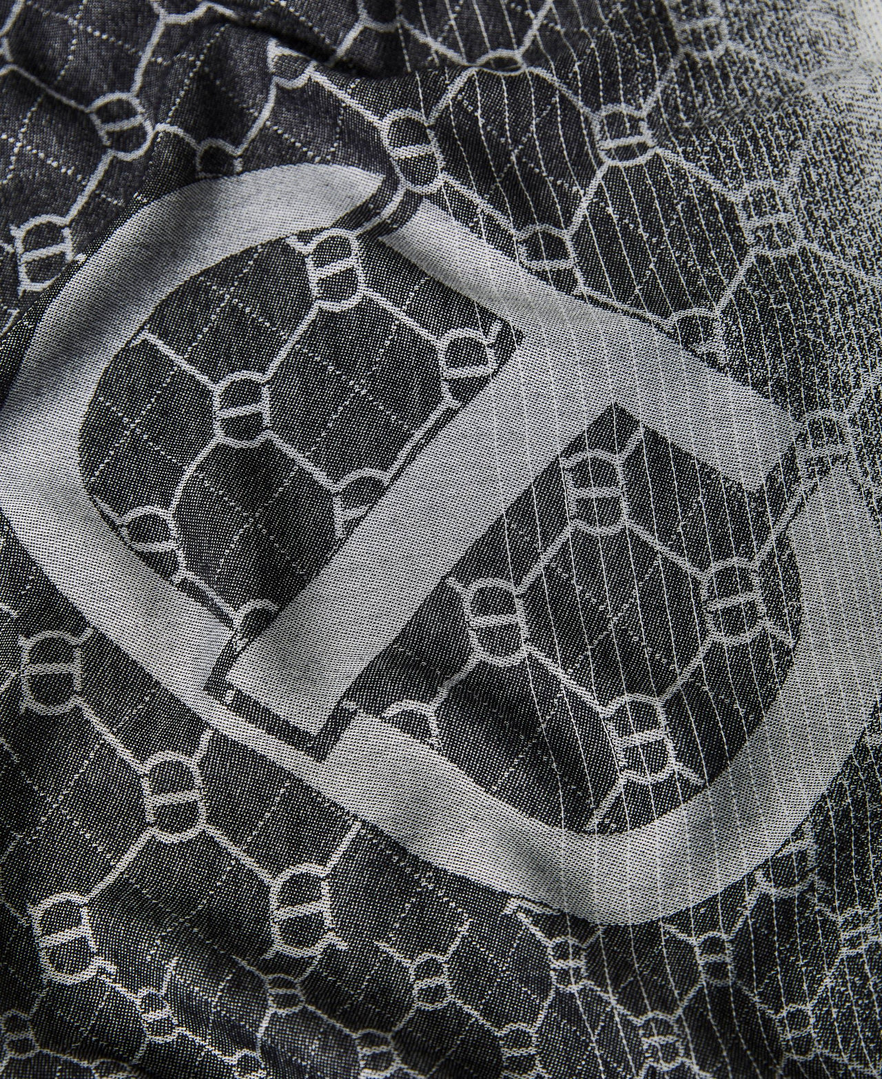 D&eacute;grad&eacute;-Jacquardtuch mit Oval Ts