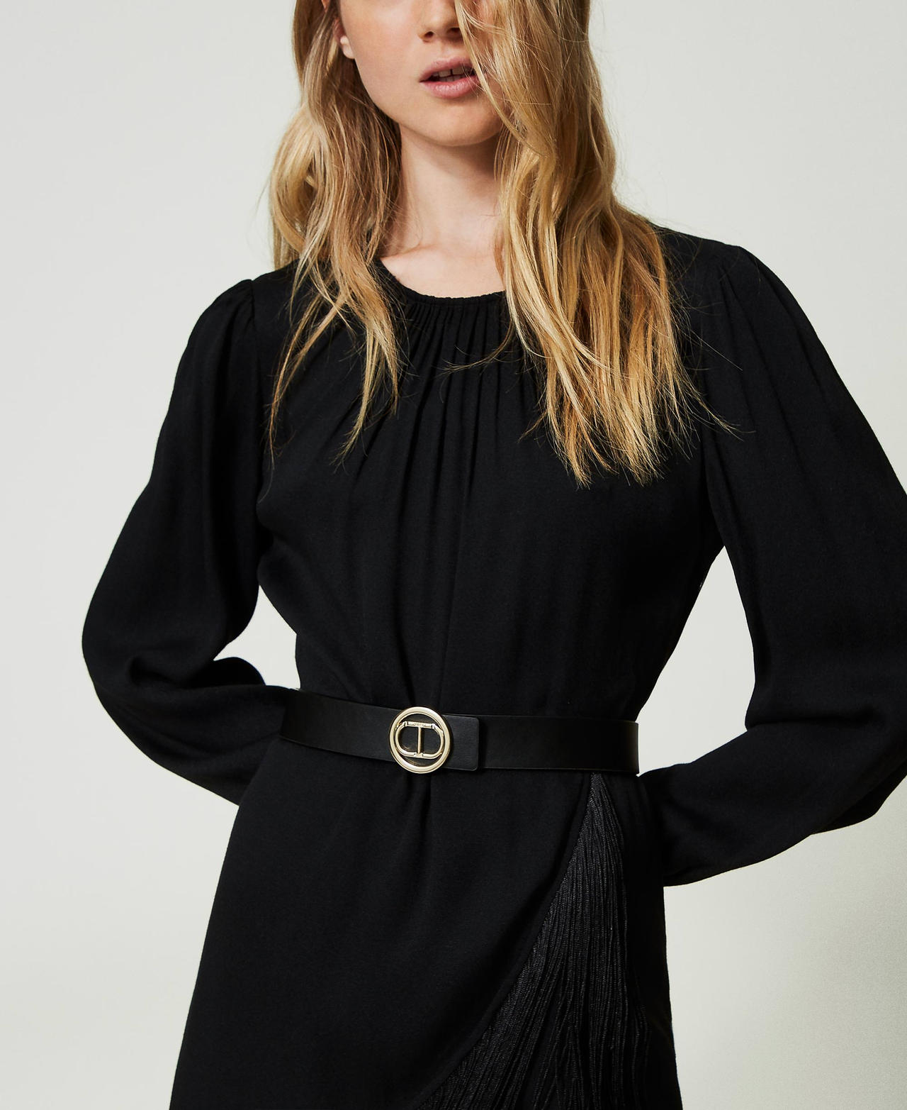 Cintur&oacute;n reversible con hebilla Oval T