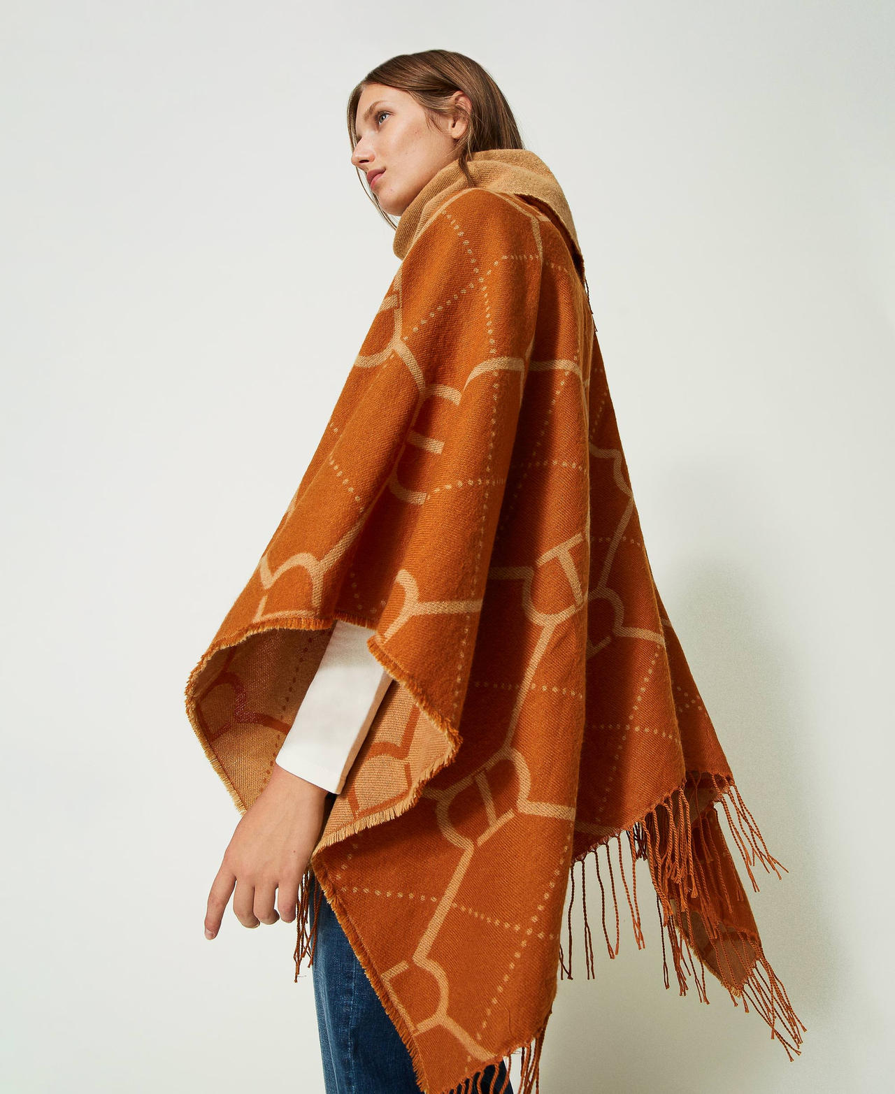 Poncho jacquard con collo a sciarpa