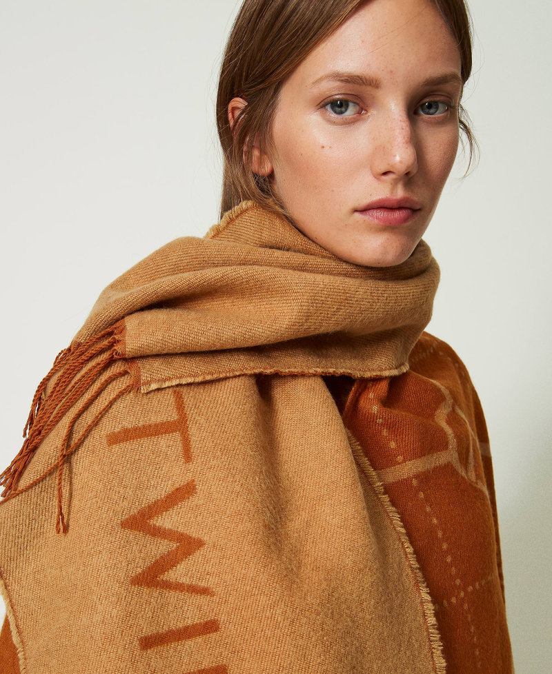 Poncho jacquard con collo a sciarpa