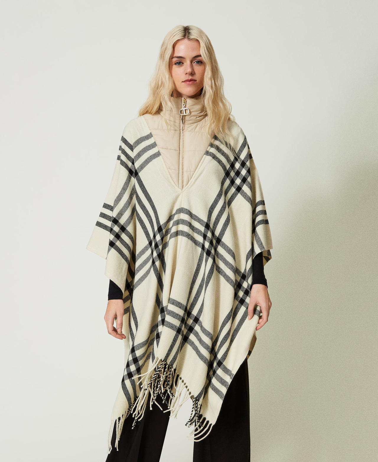 Wool cloth poncho with padded neckline Bicolour "Snow" White / Black Woman 232TA4480-02
