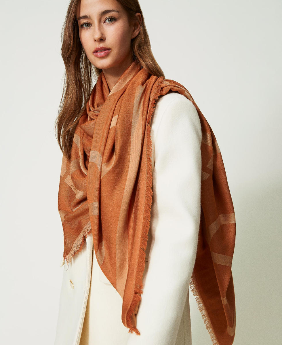 Jacquard kefiah with Oval T