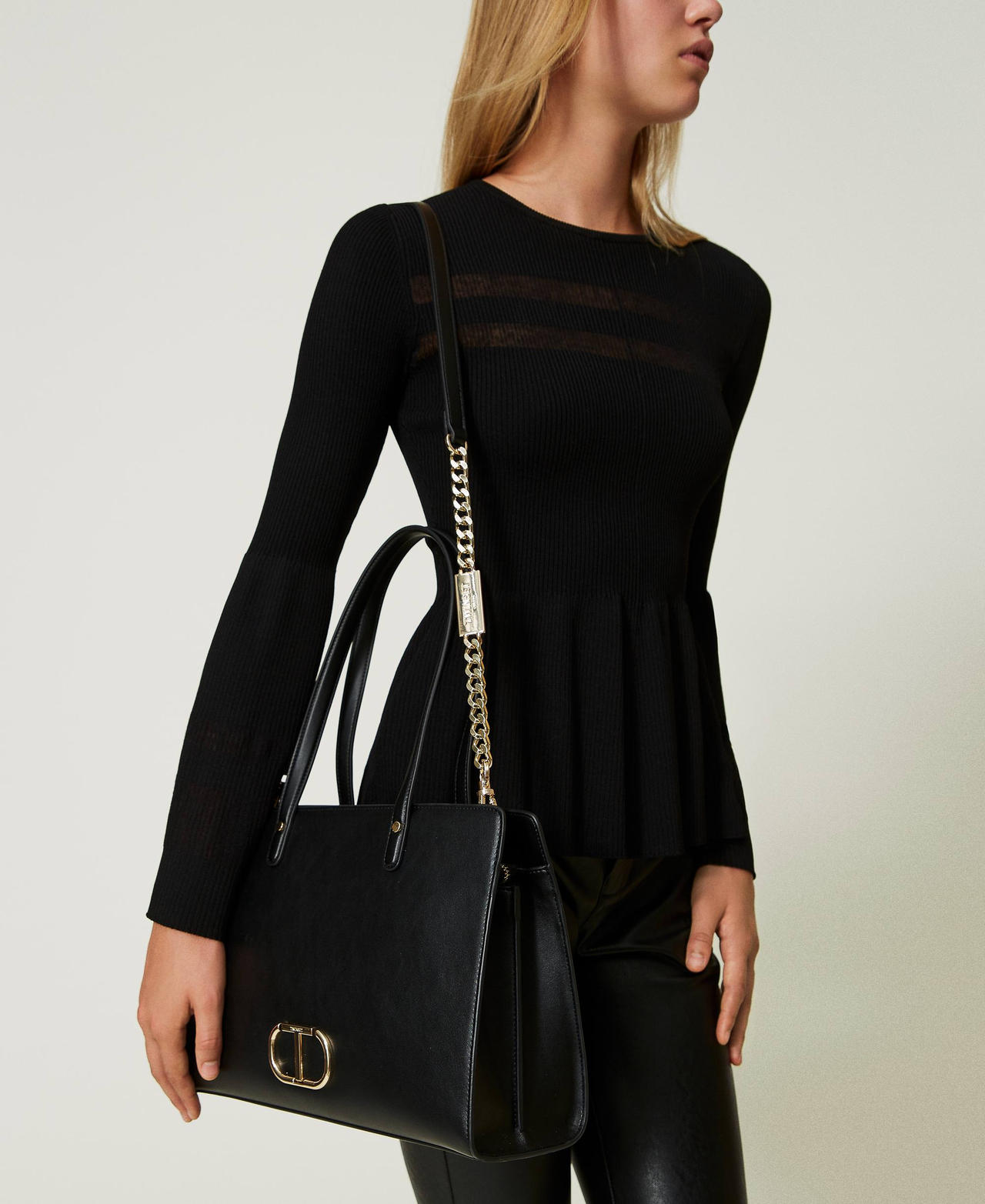 Borsa shopper con Oval T e tracolla