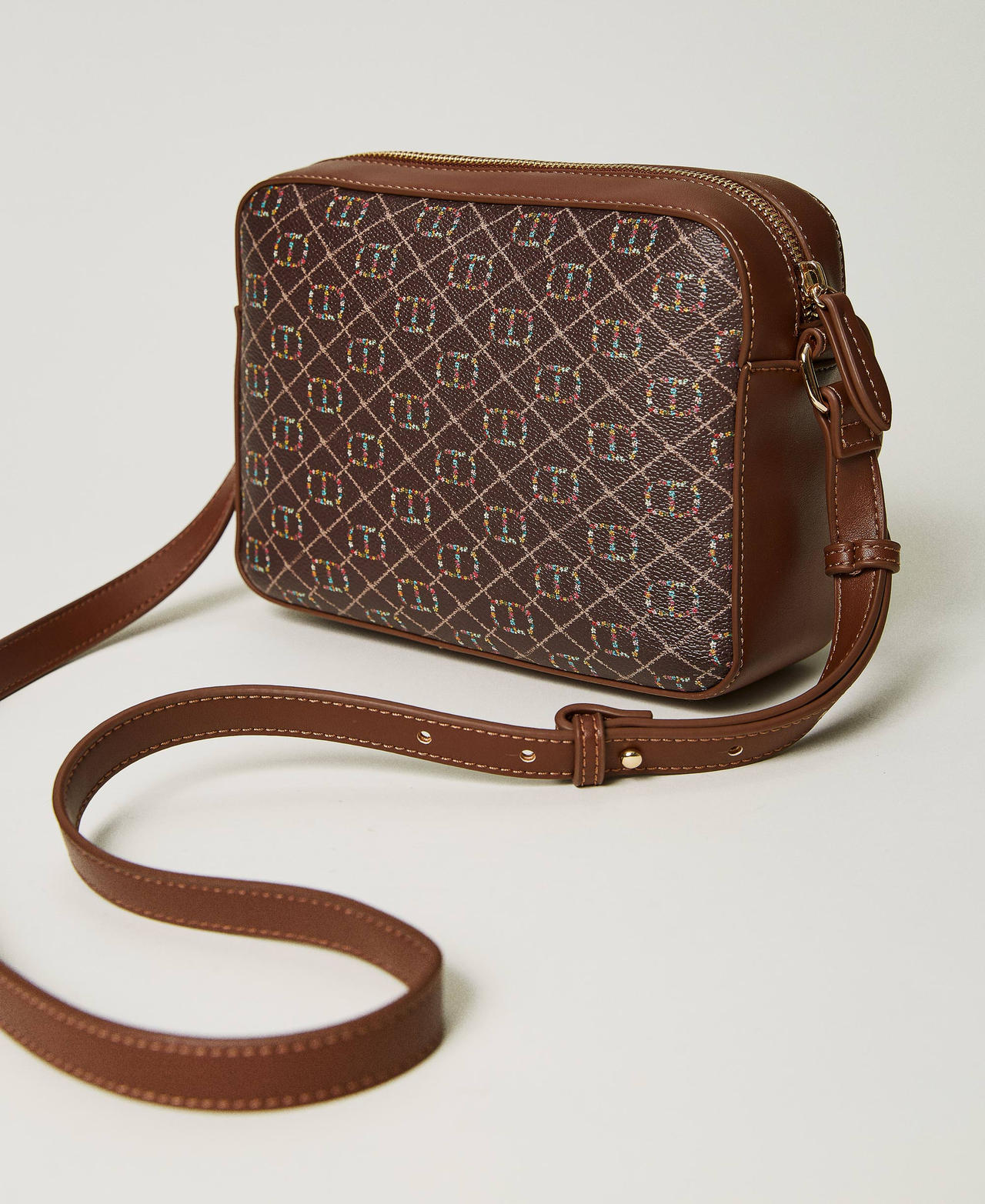 Shoulder bag with Floral T print