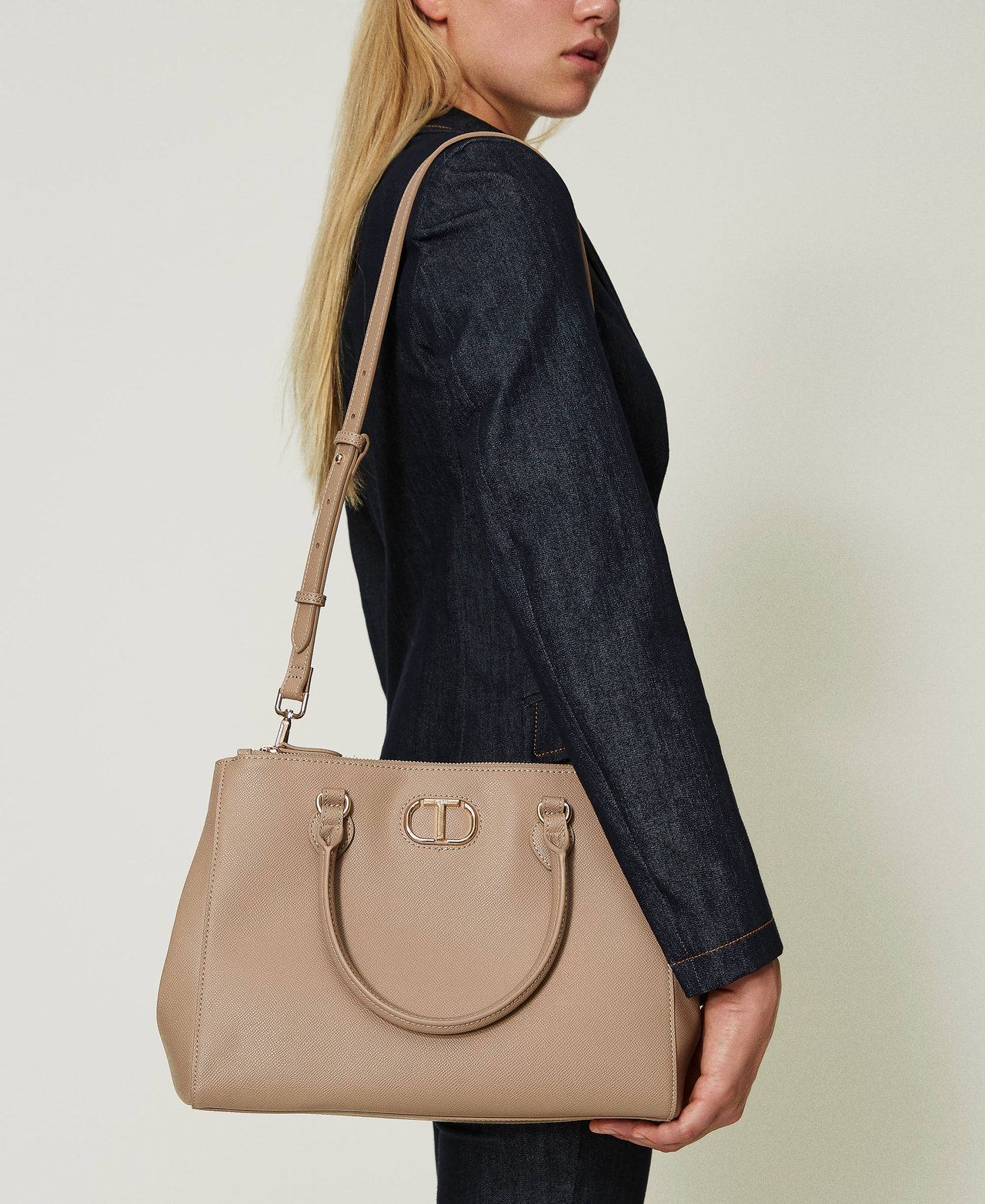 Shopper with inner separator and Oval T Light Taupe Grey Woman 232TB7172_00718_0S