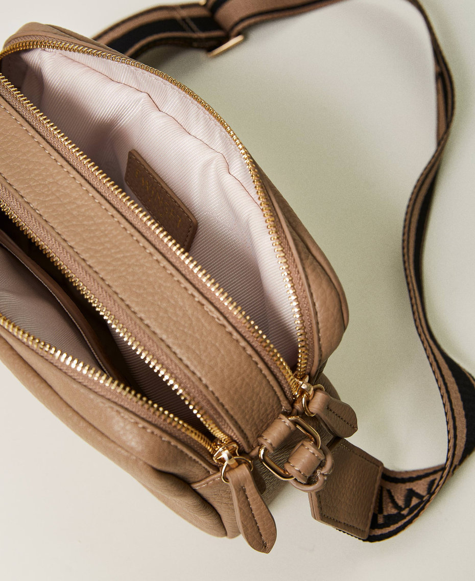 Borsa con tracolla in nastro logato