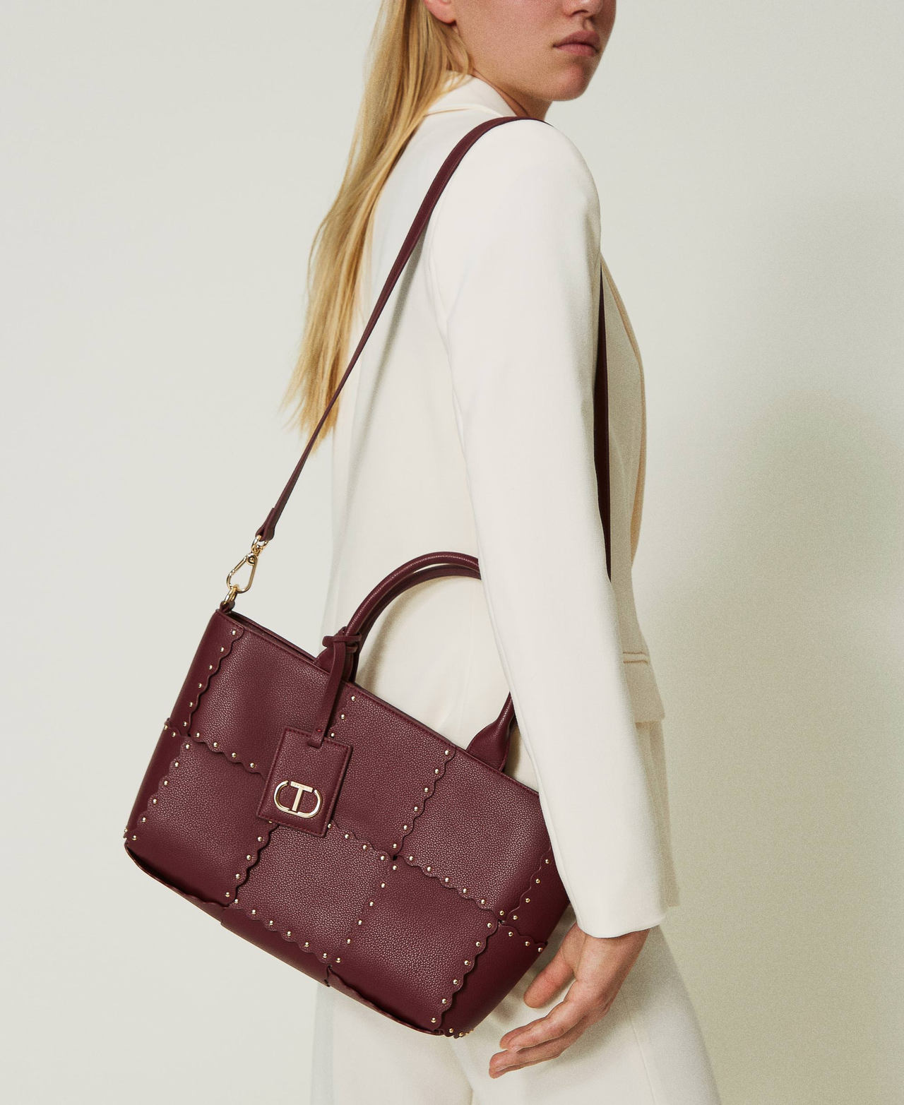 ‘Lucky’ shopper with scalloping and studs "Raspberry Radiance" Purple Woman 232TB7260_07212_0S