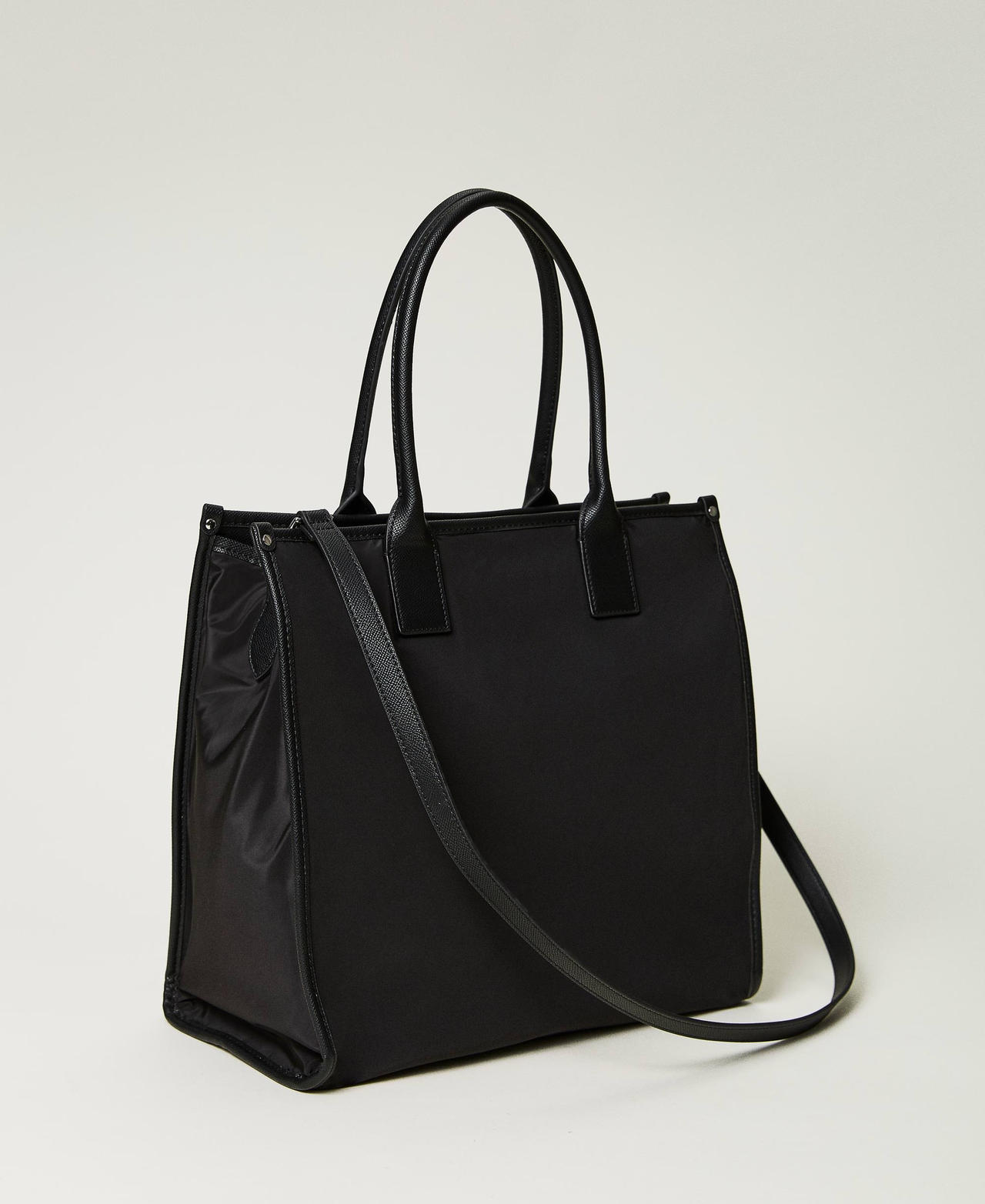 Technical fabric shopper