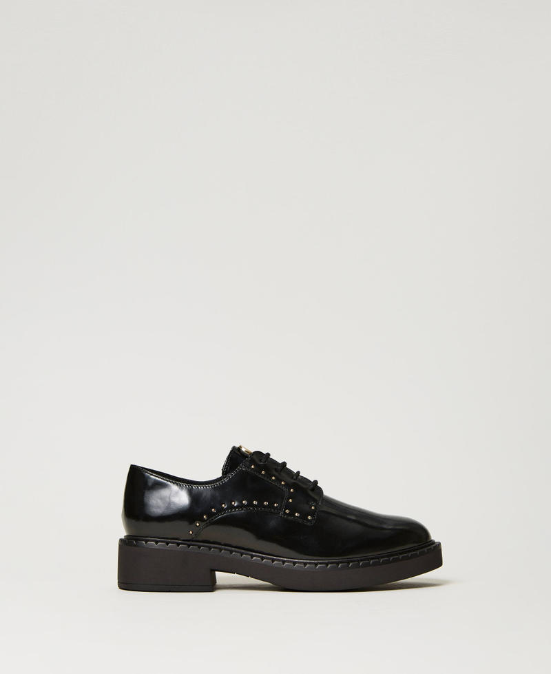Tie-up shoes with studs