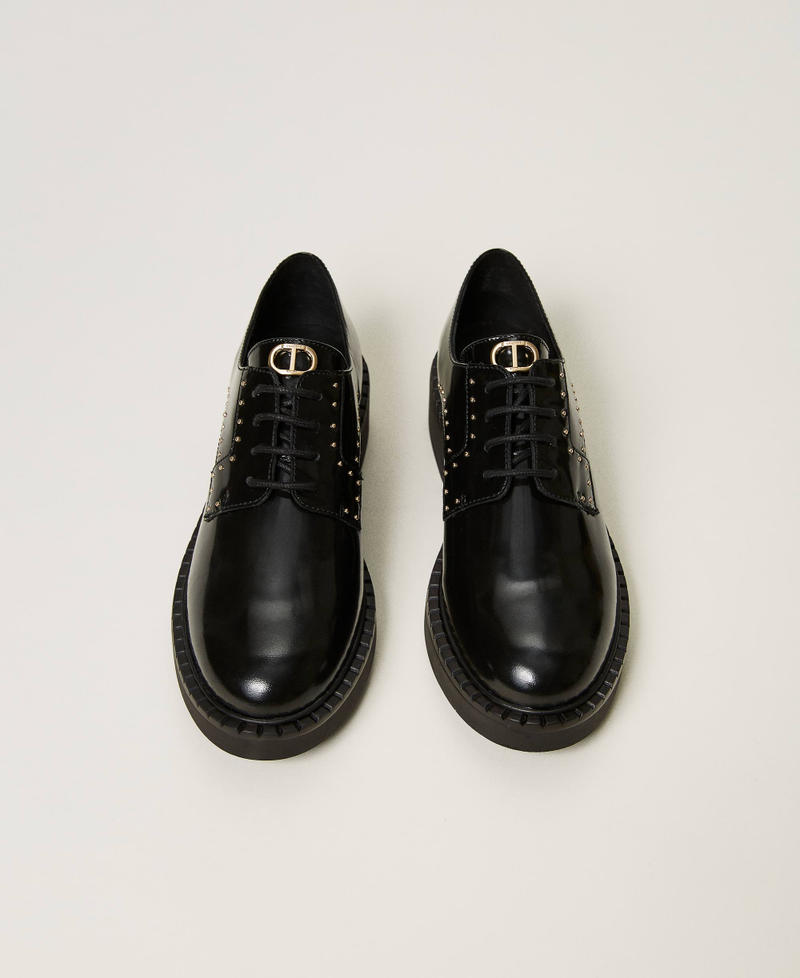 Tie-up shoes with studs