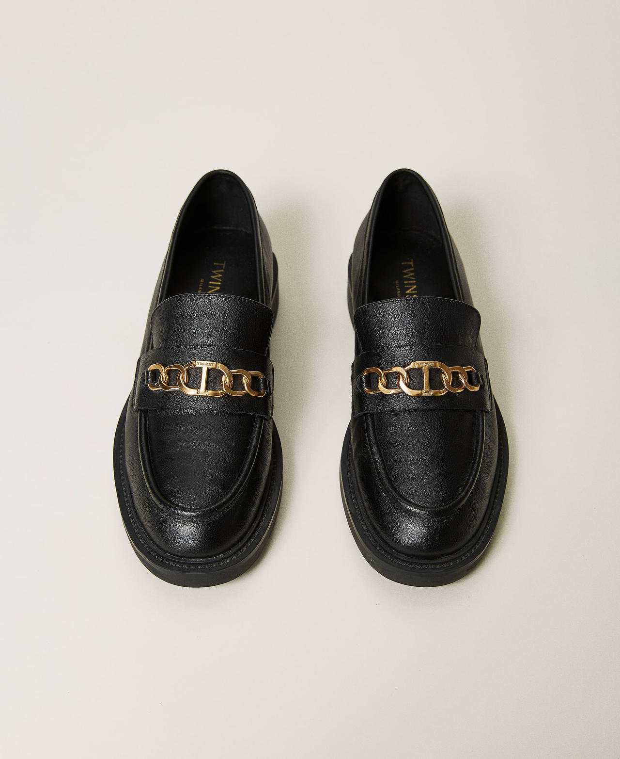Leather loafers with Oval T chain Woman, Black | TWINSET Milano