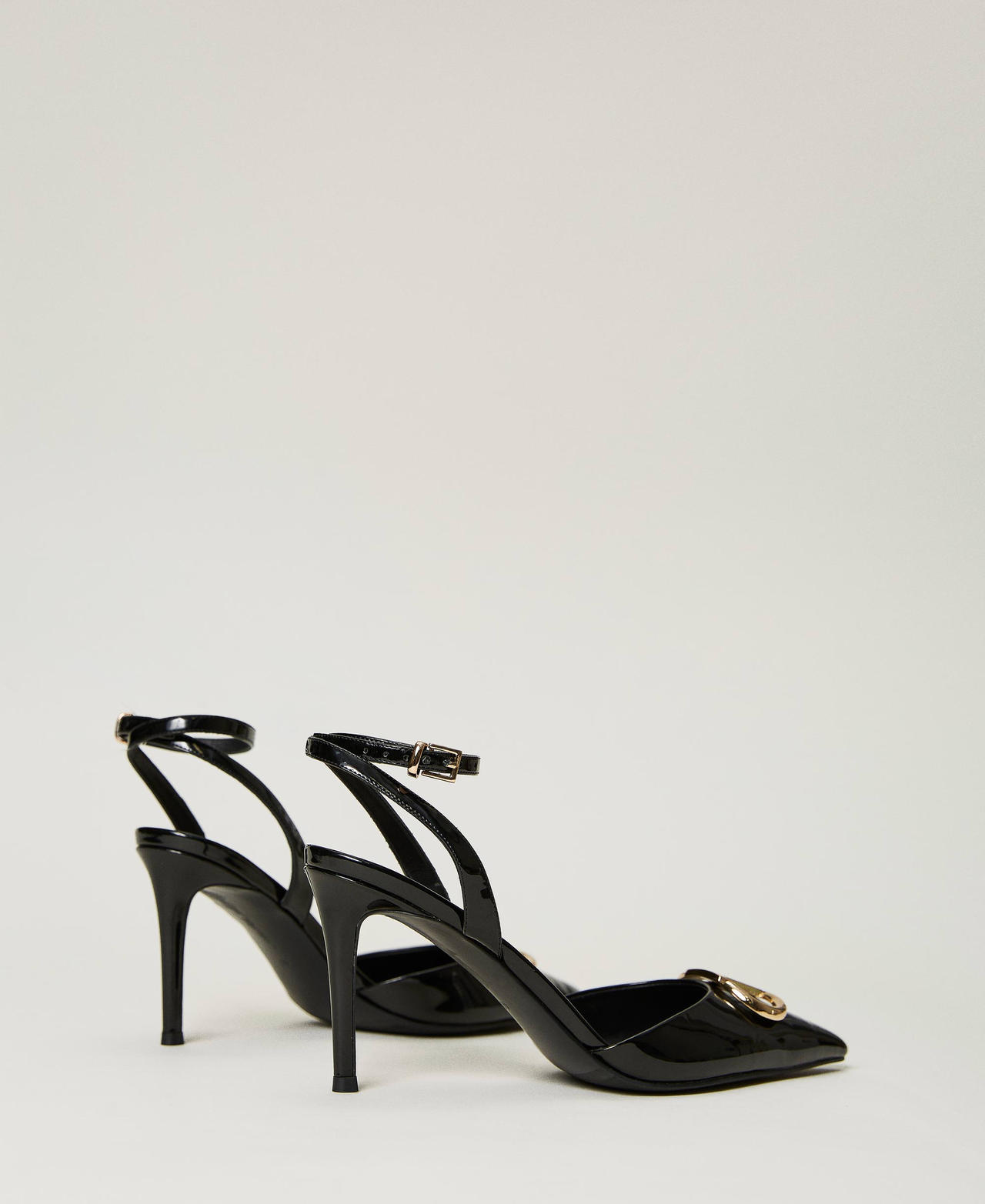 Lackpumps mit Riemchen