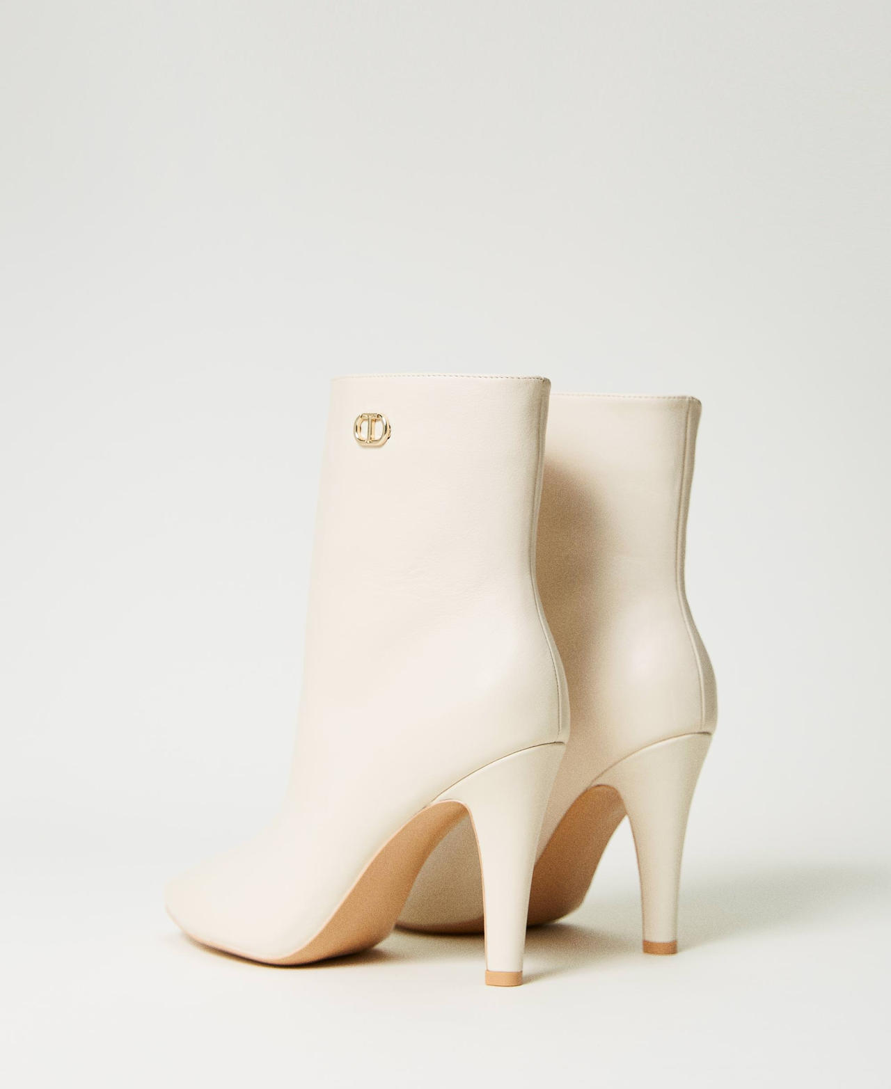 Leather ankle boots White Snow Woman 232TCP172_00282_03
