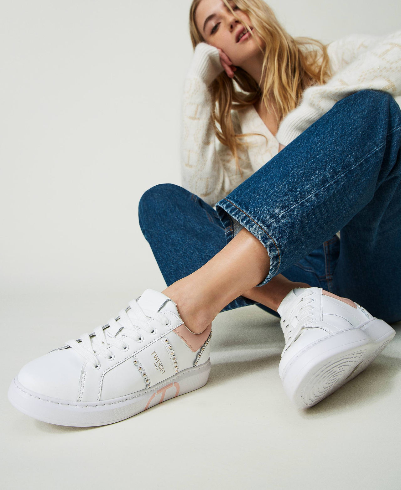 Leather trainers with studs and scalloping Two-tone Off White / Misty Pink Woman 232TCP220_10800_0S