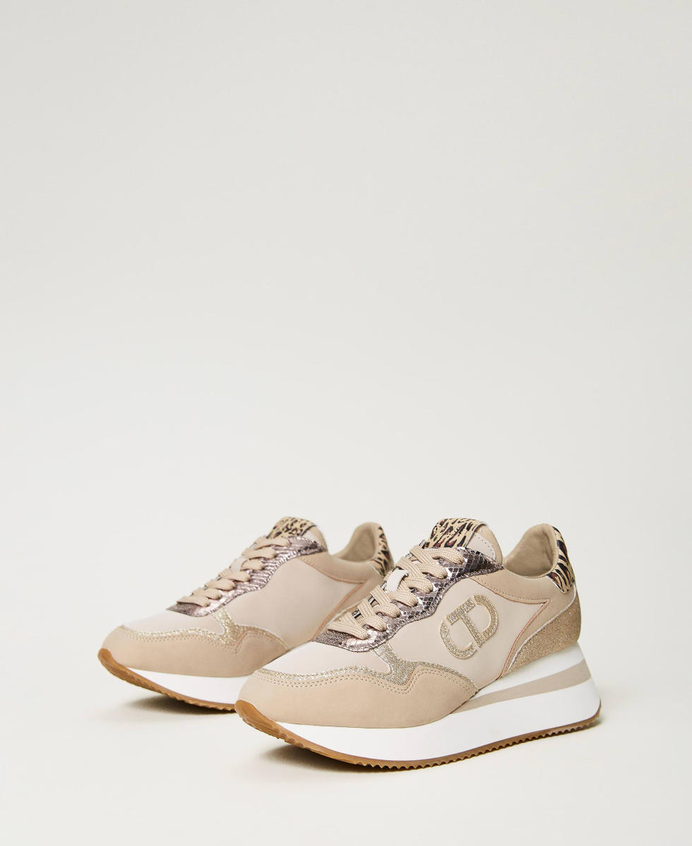 Wedge trainers with Oval T