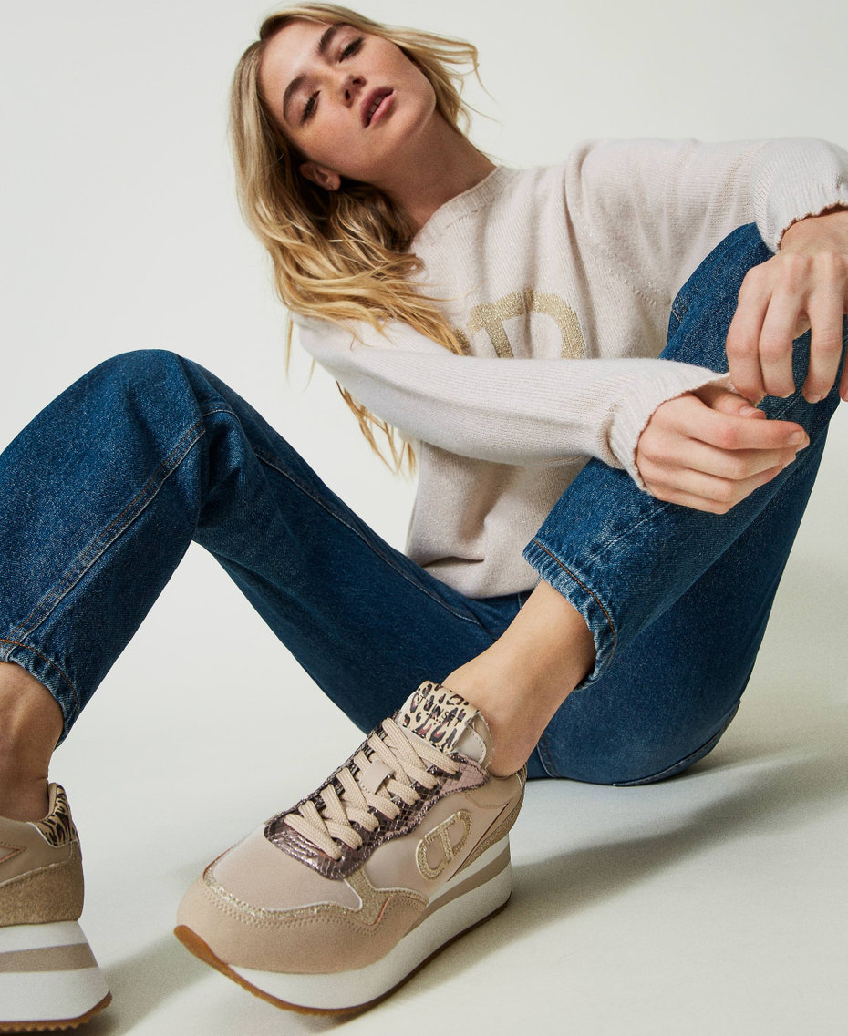 Wedge trainers with Oval T