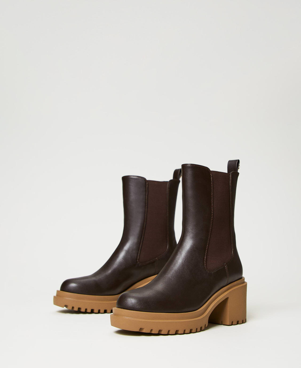 Chelsea boots with heel Dark Brown Woman 232TCT044-02