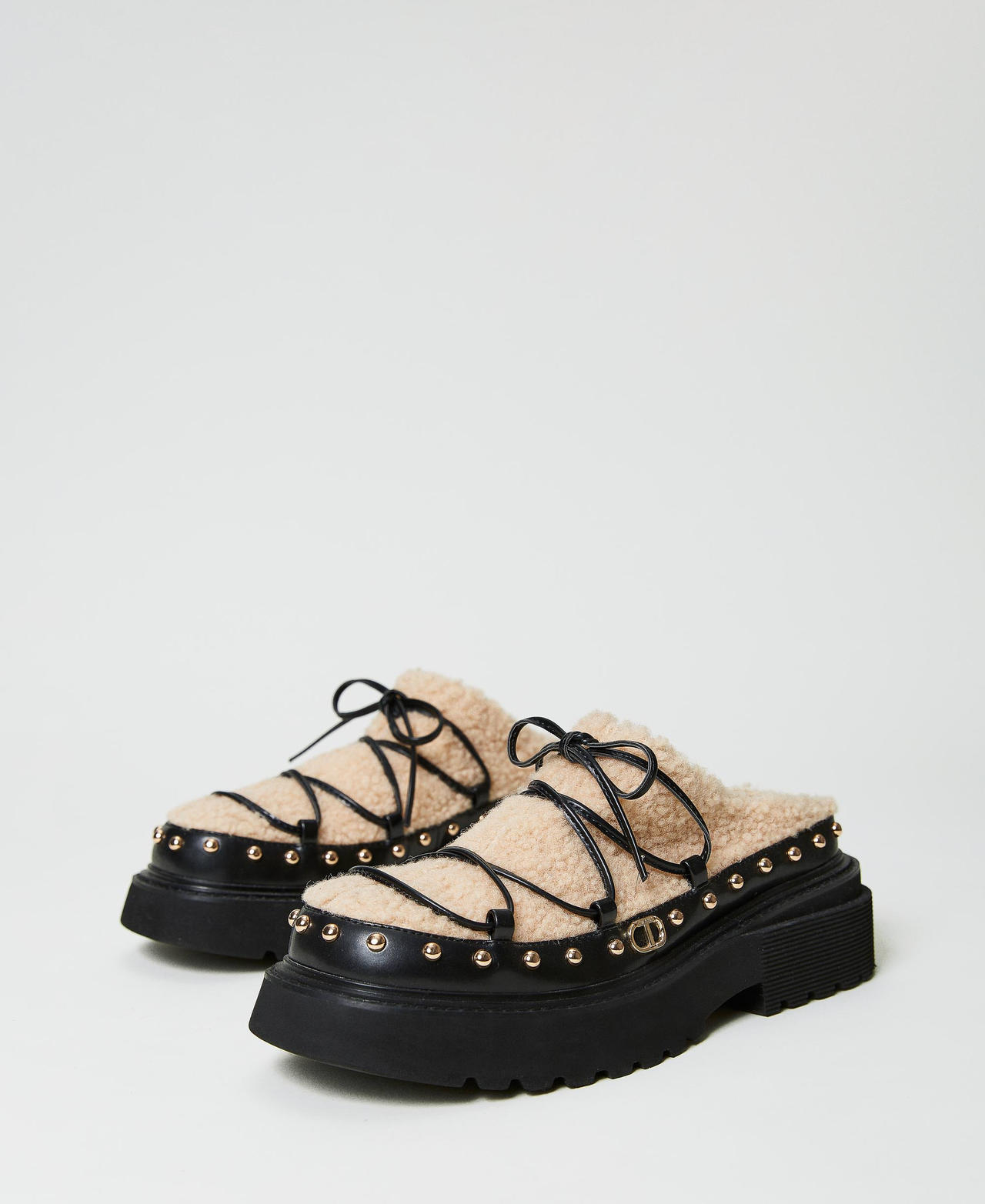 Stringata sabot in bouclé con borchie Beige Donna 232TCT050_00003_02