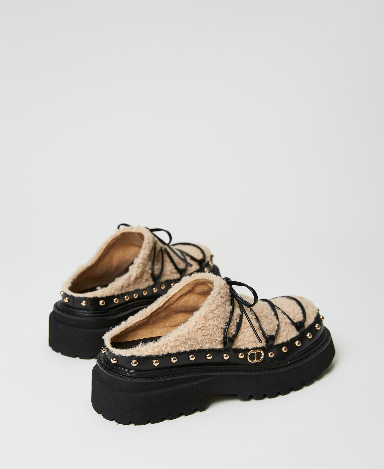 Stringata sabot in bouclé con borchie Beige Donna 232TCT050_00003_03