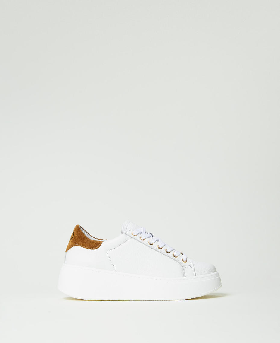 Sneaker aus Leder mit Logo Zweifarbig optisches Weiß / „Pecan“-Braun Frau 232TCT190-01