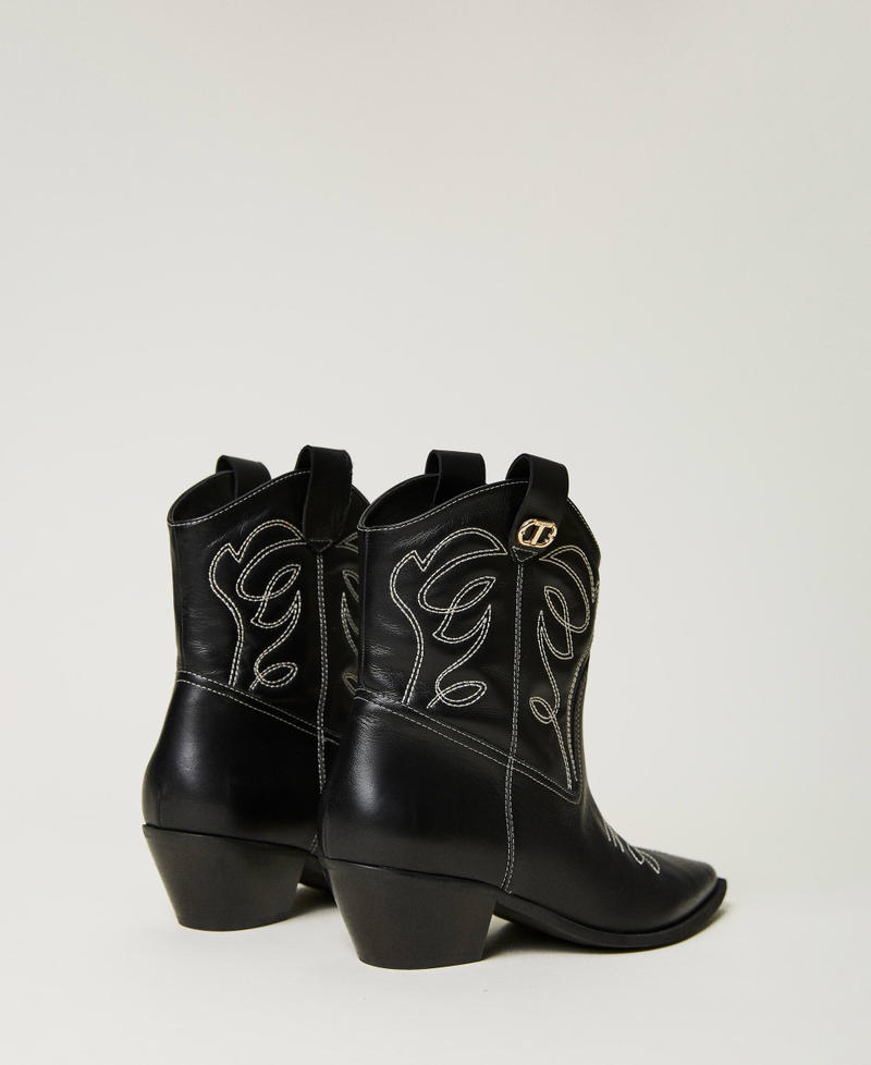 Bottines santiags en cuir avec décorations